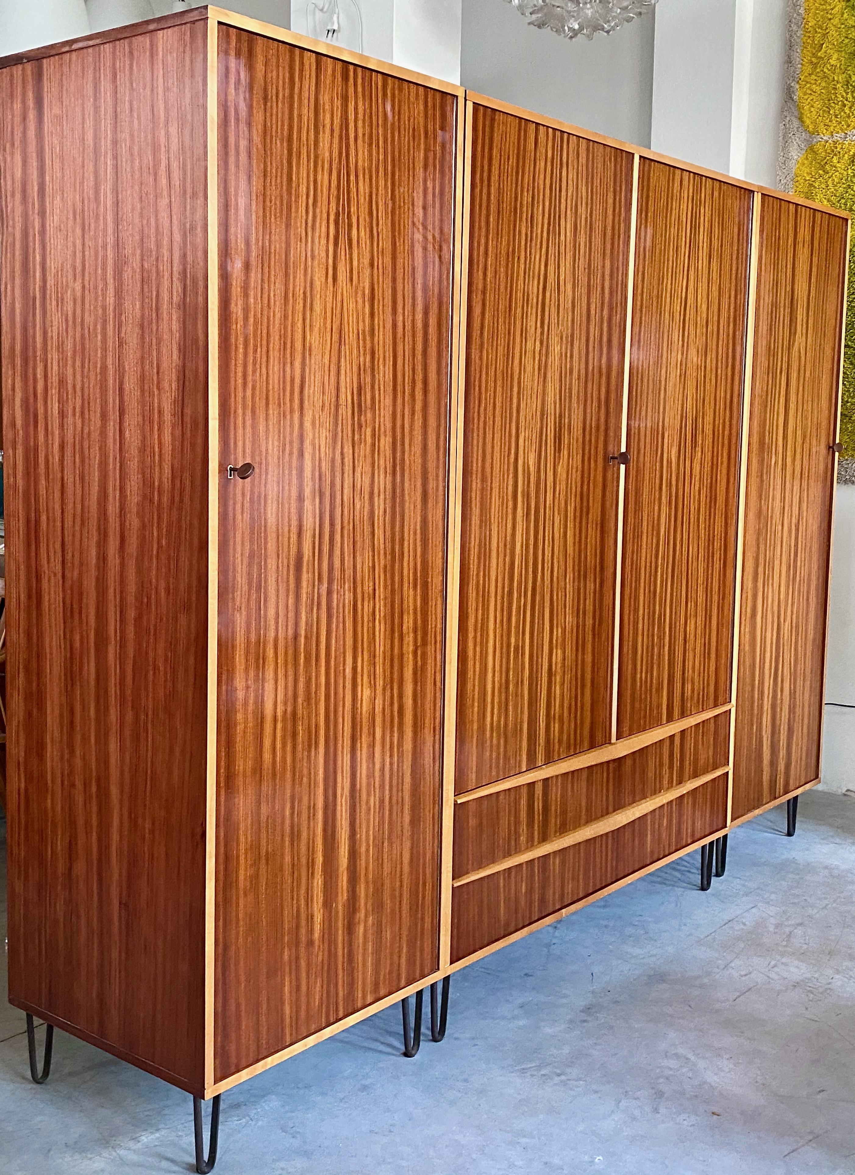 Original 1950s lined wardrobe designed by the Belgian designer Alfred Hendrickx for Belform from 1958. This closet features four doors with detailed three bronze keys. On the left side and right side, a compartment coat hanger. In the middle part of
