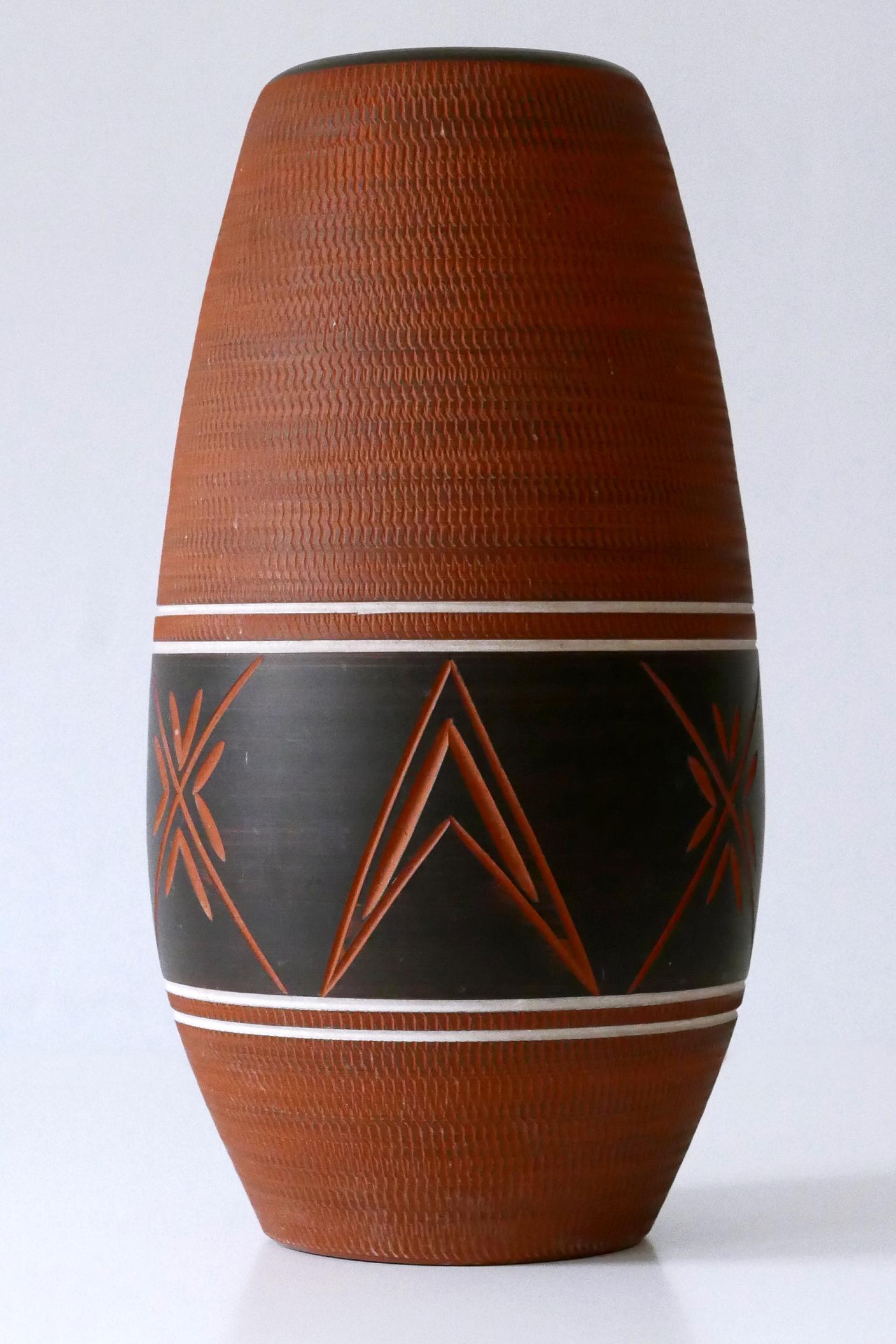 Tedesco Raro, grande ed elegante vaso da terra in ceramica della metà del secolo scorso, Germania anni '60 in vendita