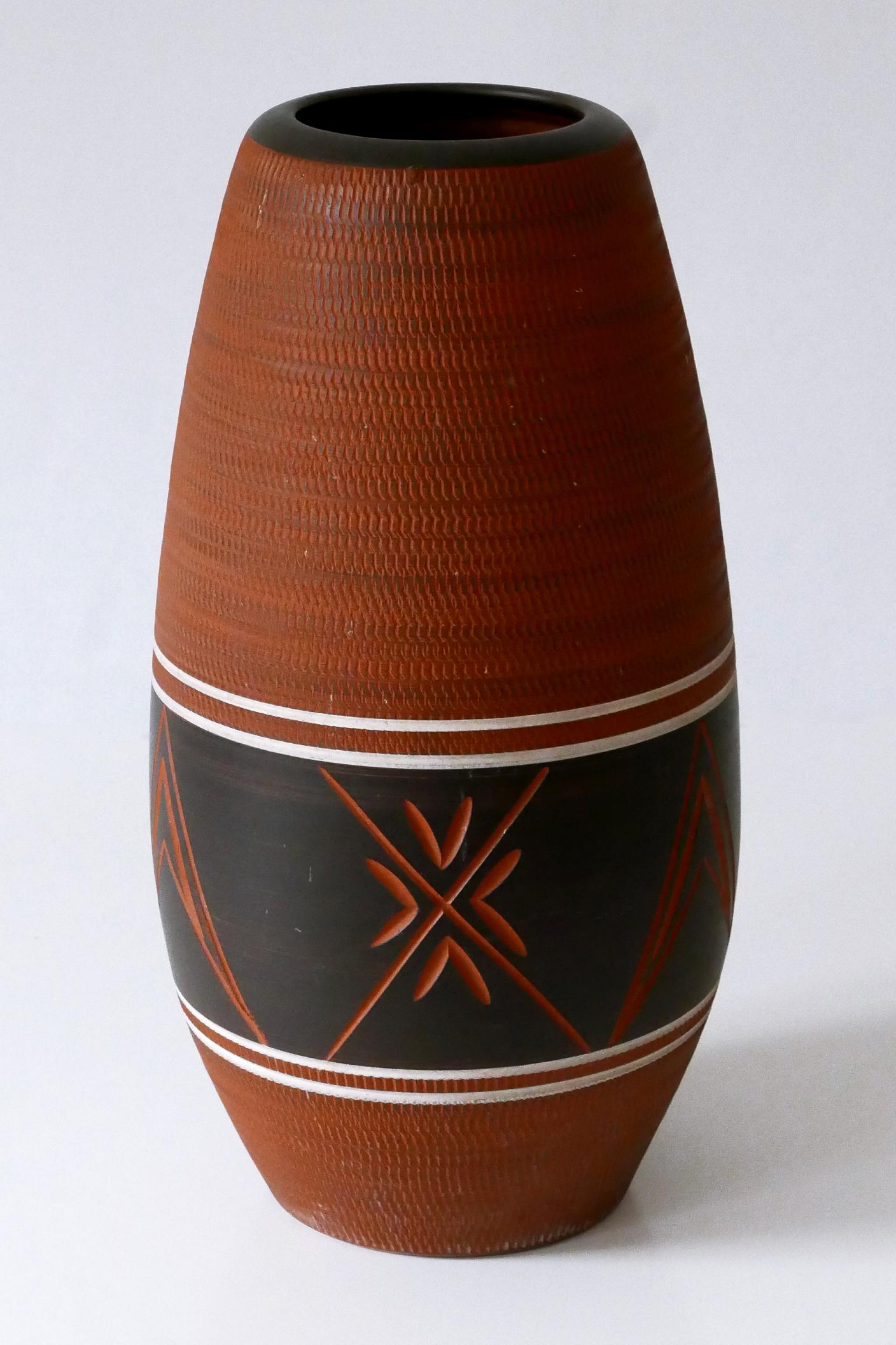 Raro, grande ed elegante vaso da terra in ceramica della metà del secolo scorso, Germania anni '60 In condizioni buone in vendita a Munich, DE