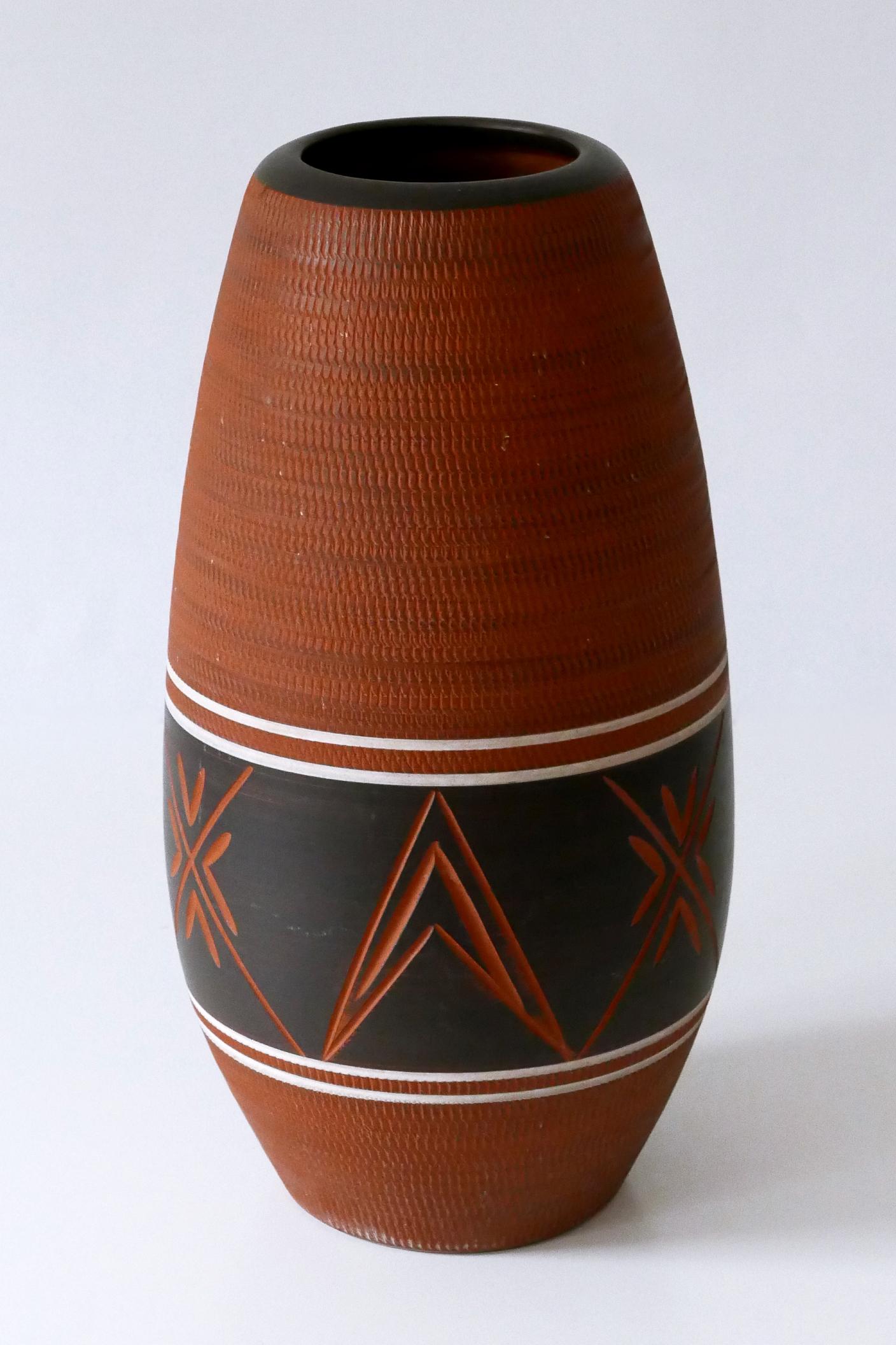 Ceramica Raro, grande ed elegante vaso da terra in ceramica della metà del secolo scorso, Germania anni '60 in vendita