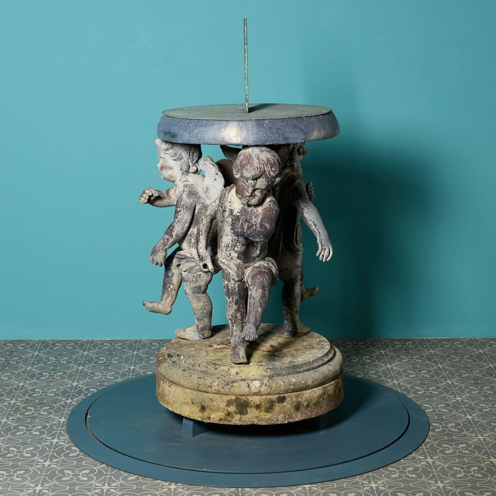 Rare grand et ancien chérubin de jardin Sundial en vente 1