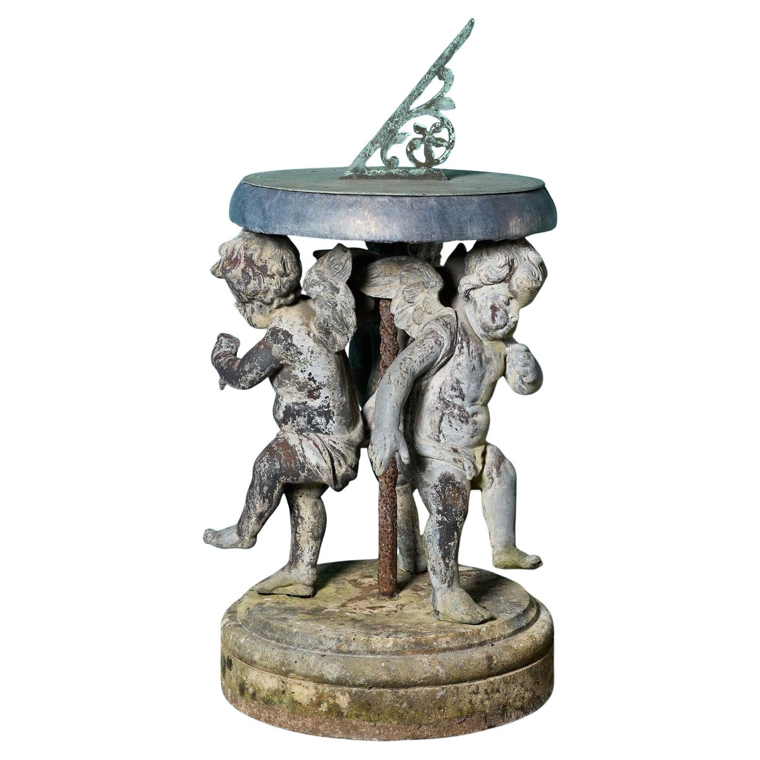 Rare grand et ancien chérubin de jardin Sundial en vente