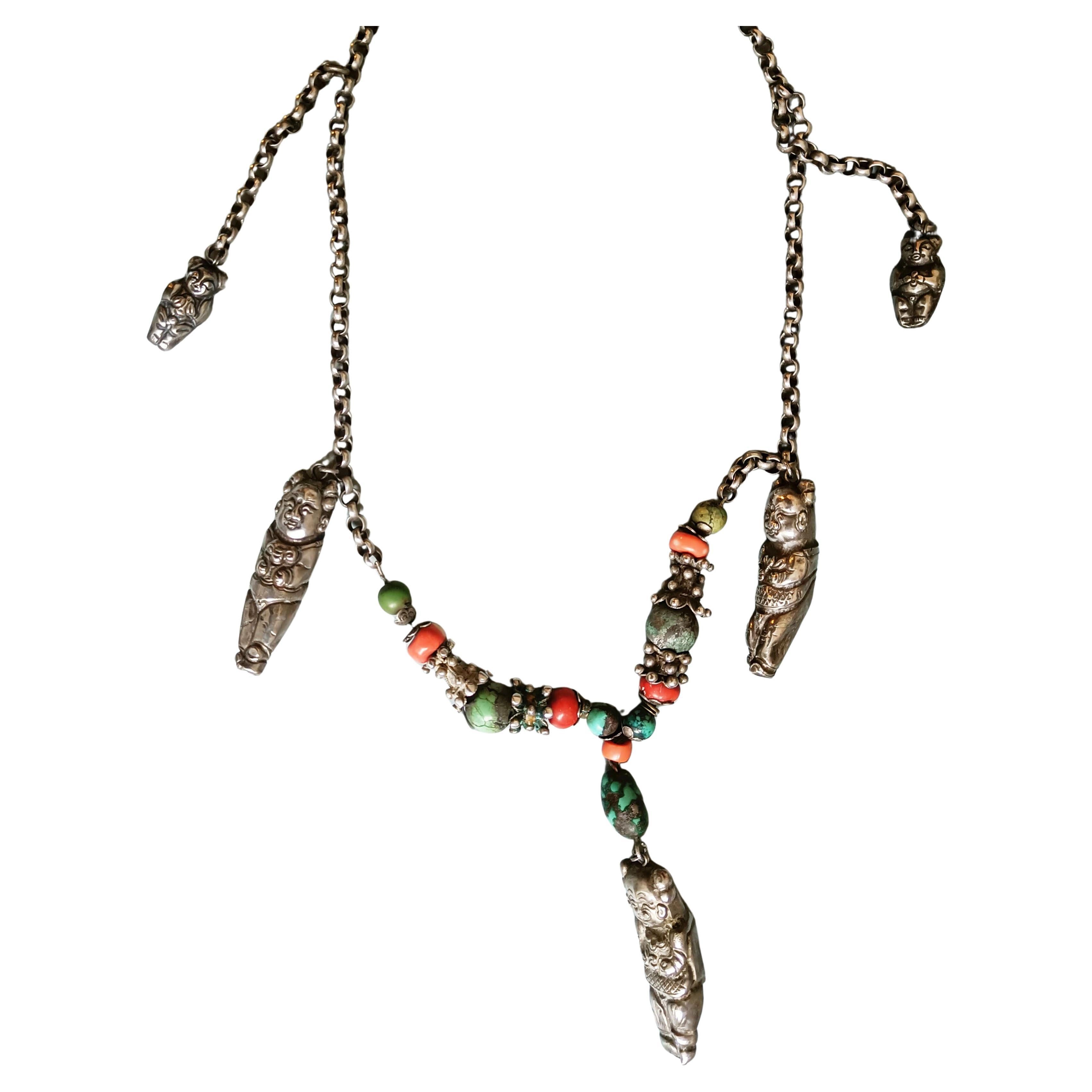 Rara grande collana antica della dinastia Qing, minoranza etnica cinese, in argento e corallo