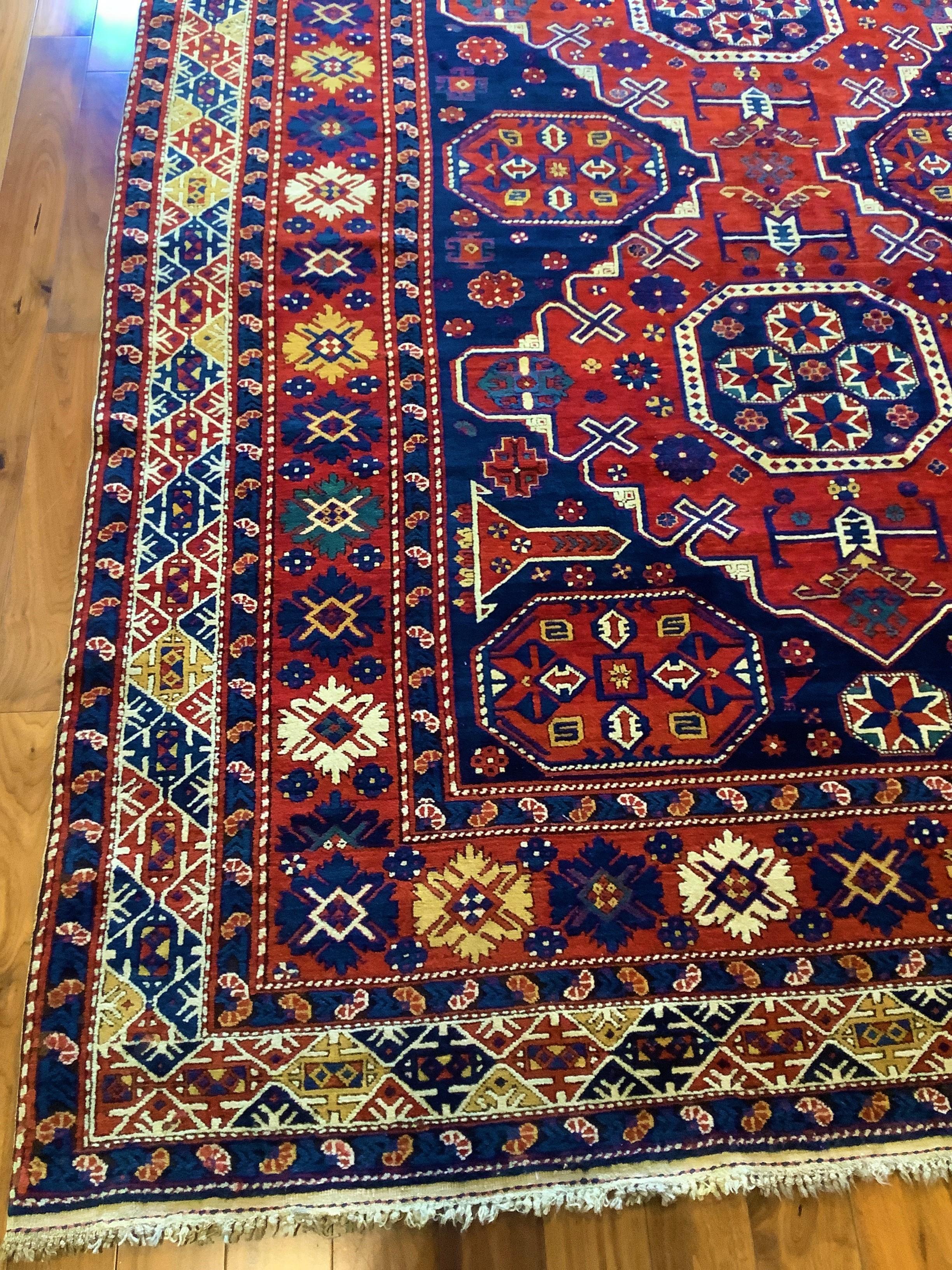 Rare grand tapis ancien Shirvan Konagend en vente 3