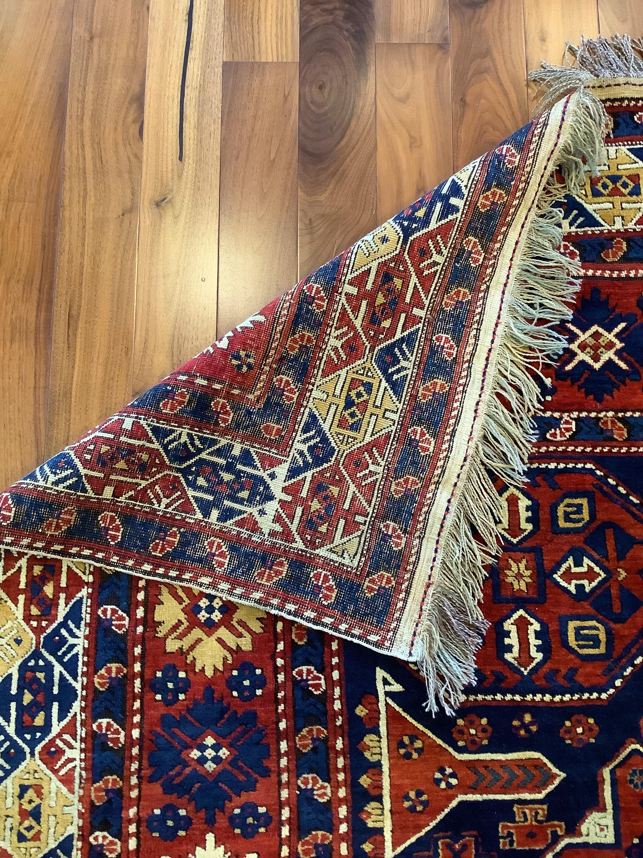 Rare grand tapis ancien Shirvan Konagend en vente 5