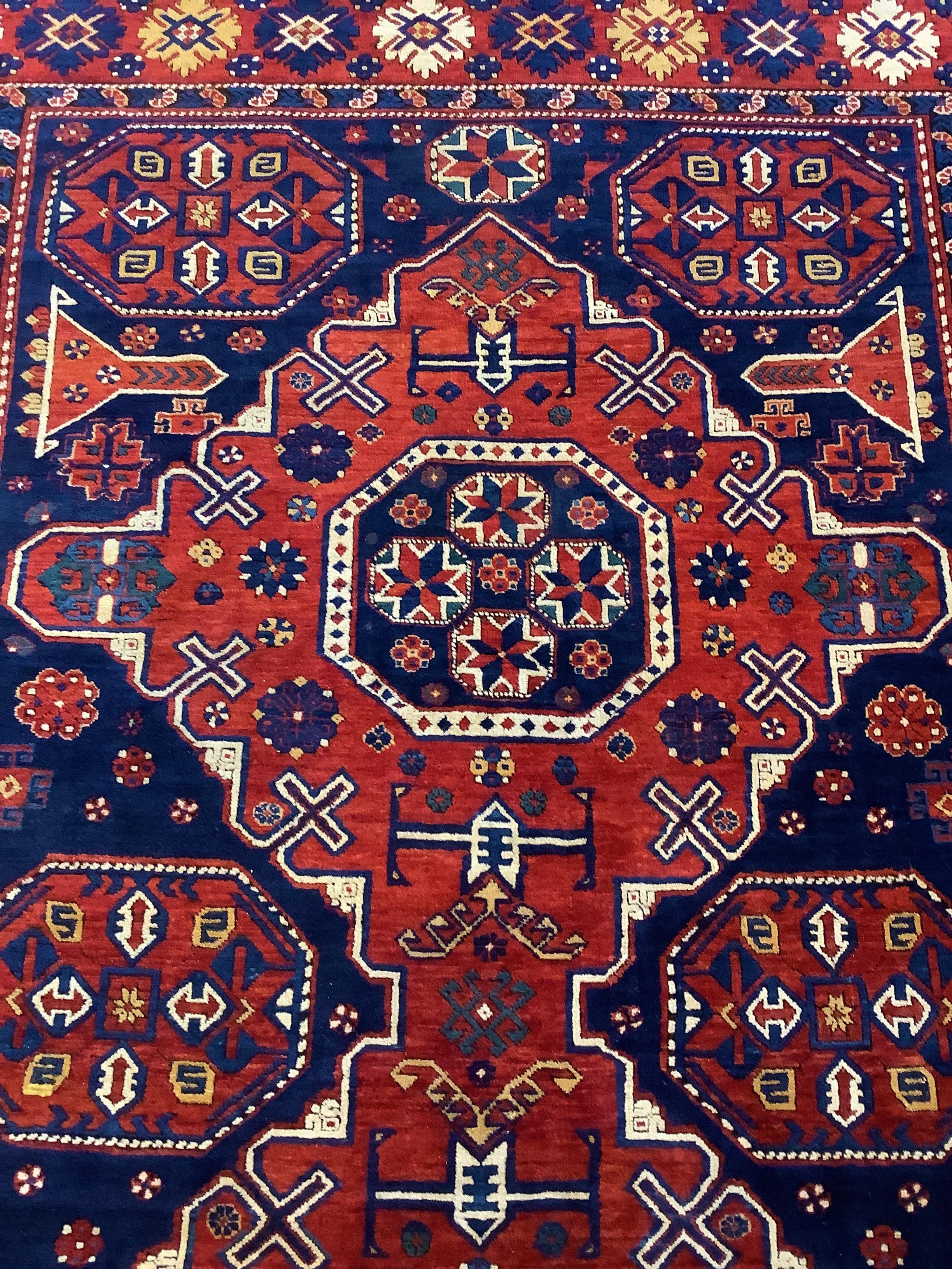 Rare grand tapis ancien Shirvan Konagend Excellent état - En vente à Beirut, LB