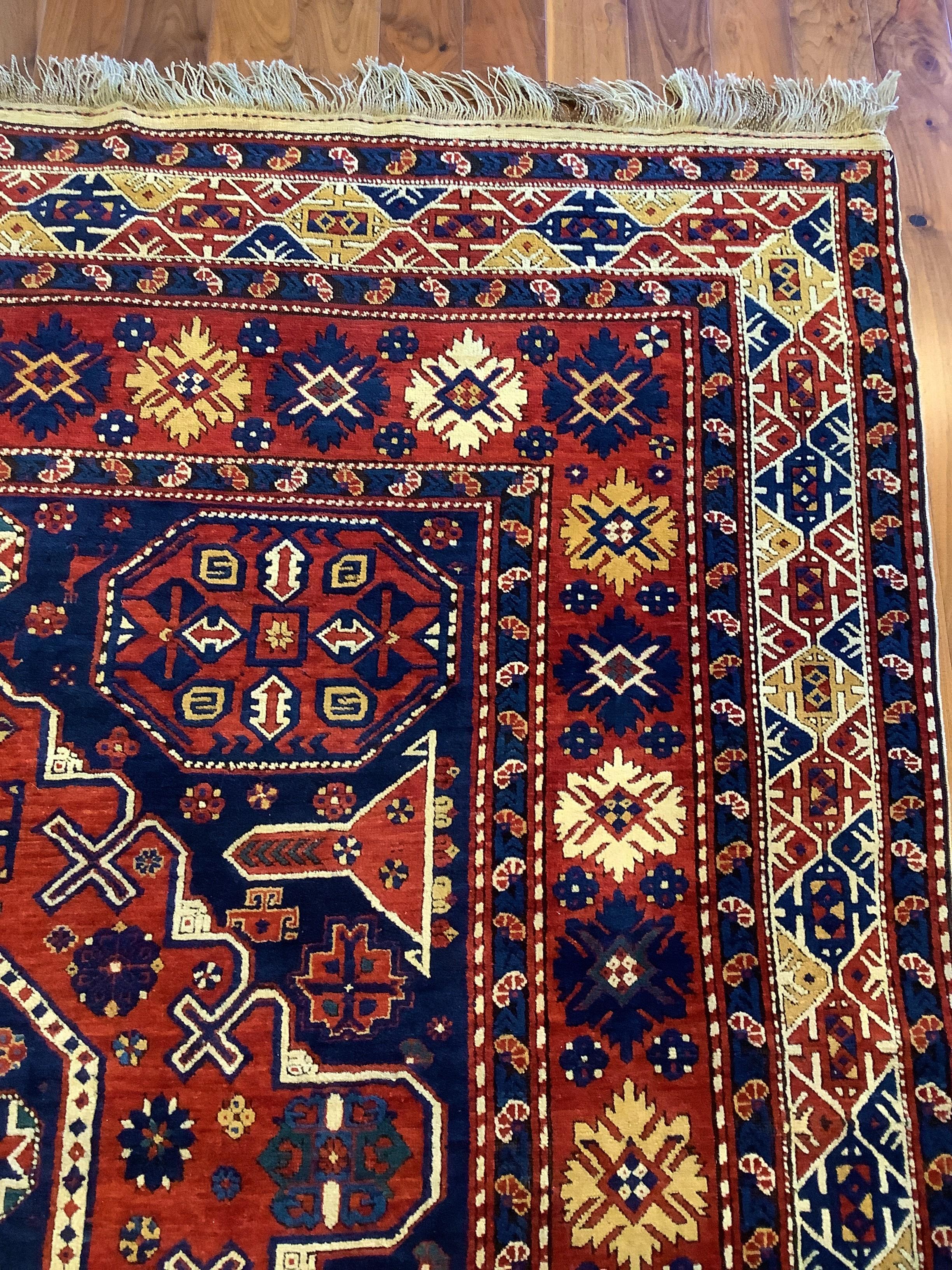 Début du 20ème siècle Rare grand tapis ancien Shirvan Konagend en vente