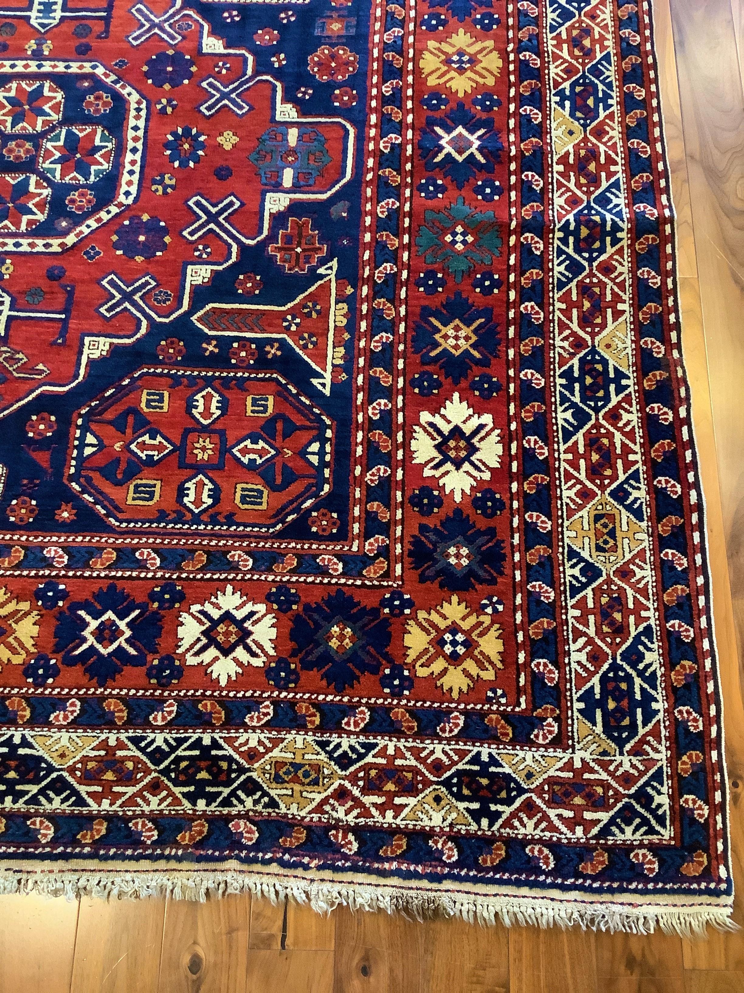 Rare grand tapis ancien Shirvan Konagend en vente 1