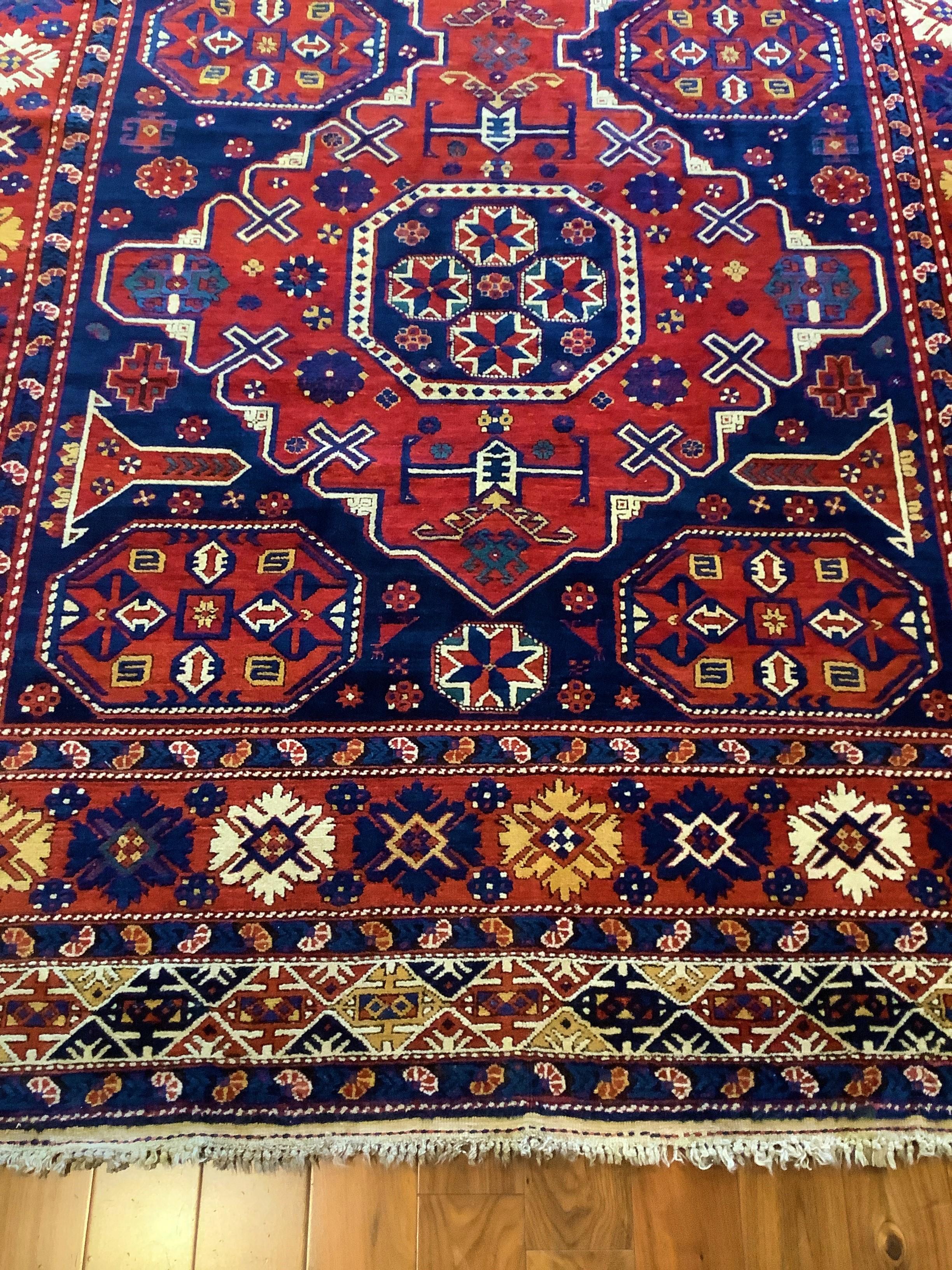 Rare grand tapis ancien Shirvan Konagend en vente 2