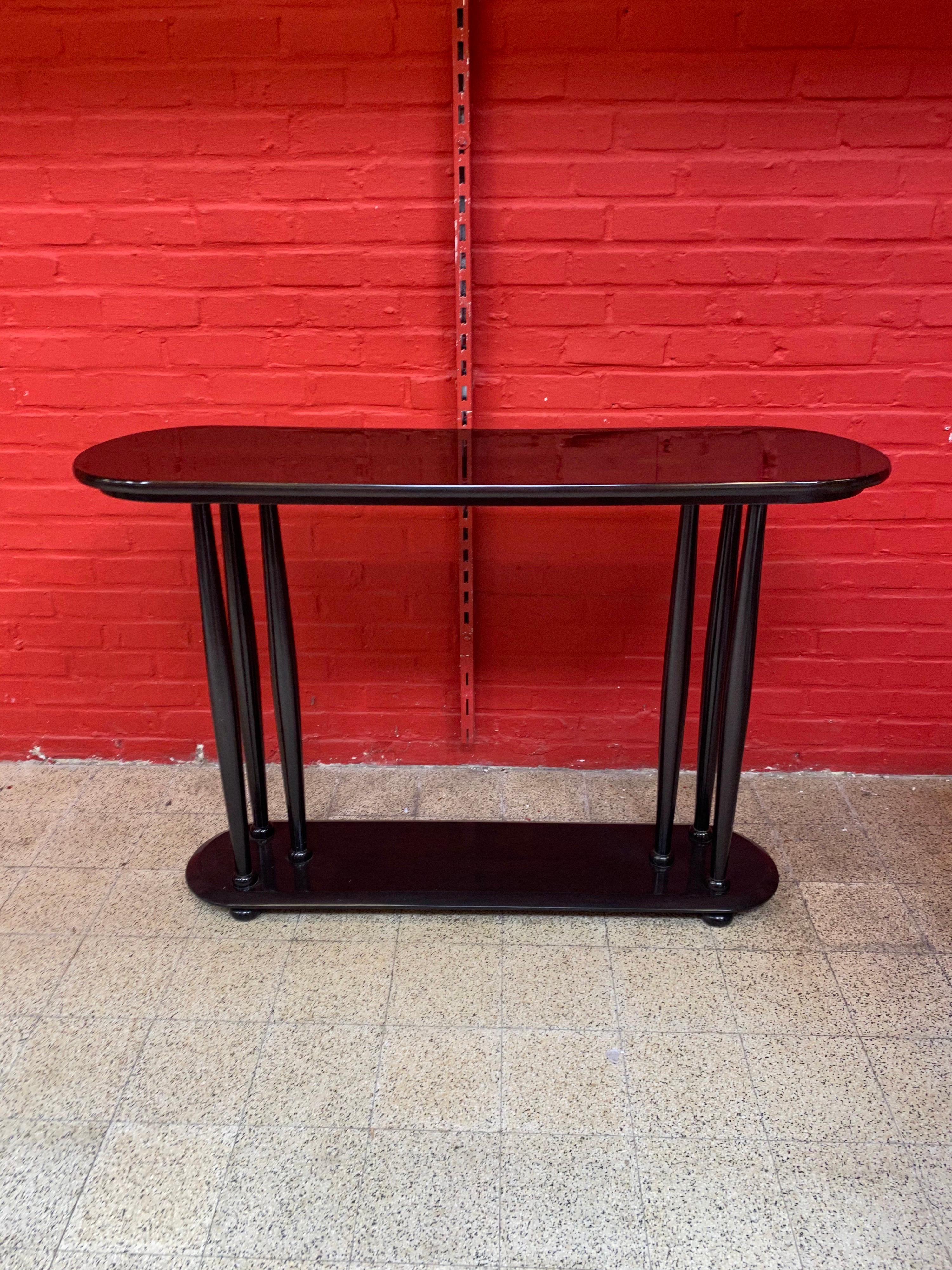 Rare large Art Deco console in varnished walnut, circa 1925.