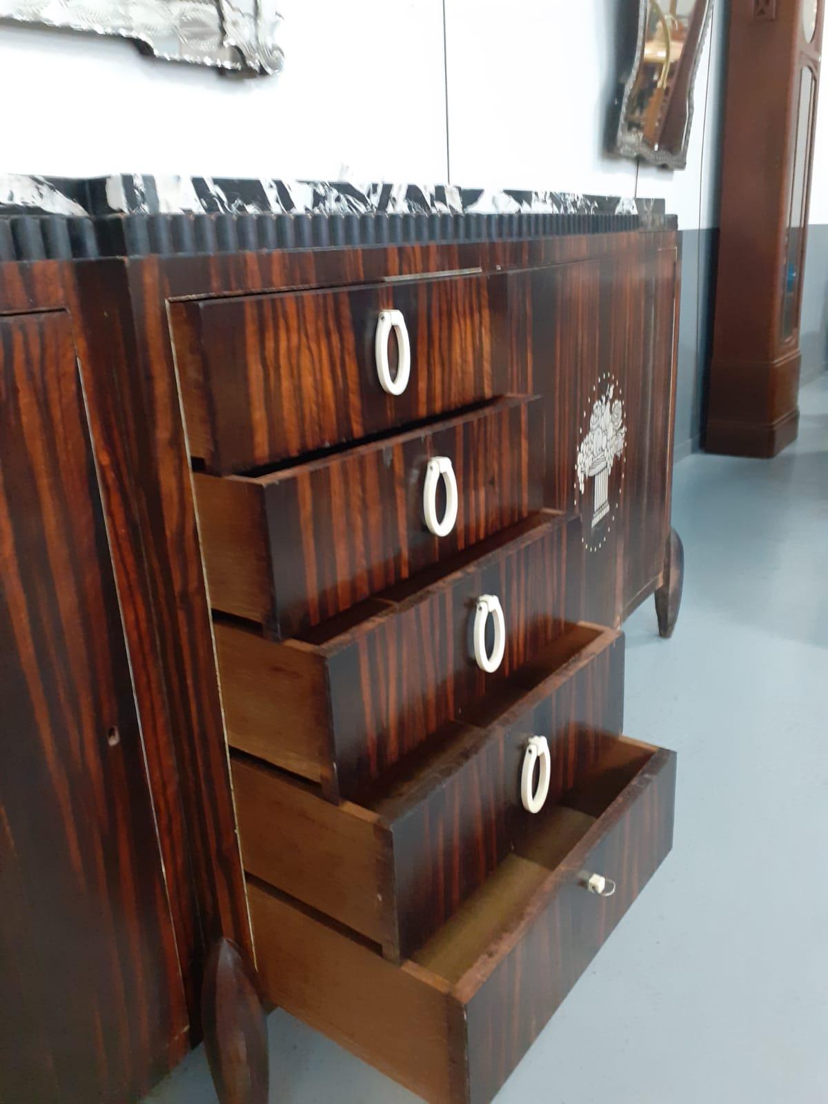 Rare Large Art Deco Sideboard in Macassar Ebony Veneer, circa 1925 In Good Condition For Sale In Saint-Ouen, FR