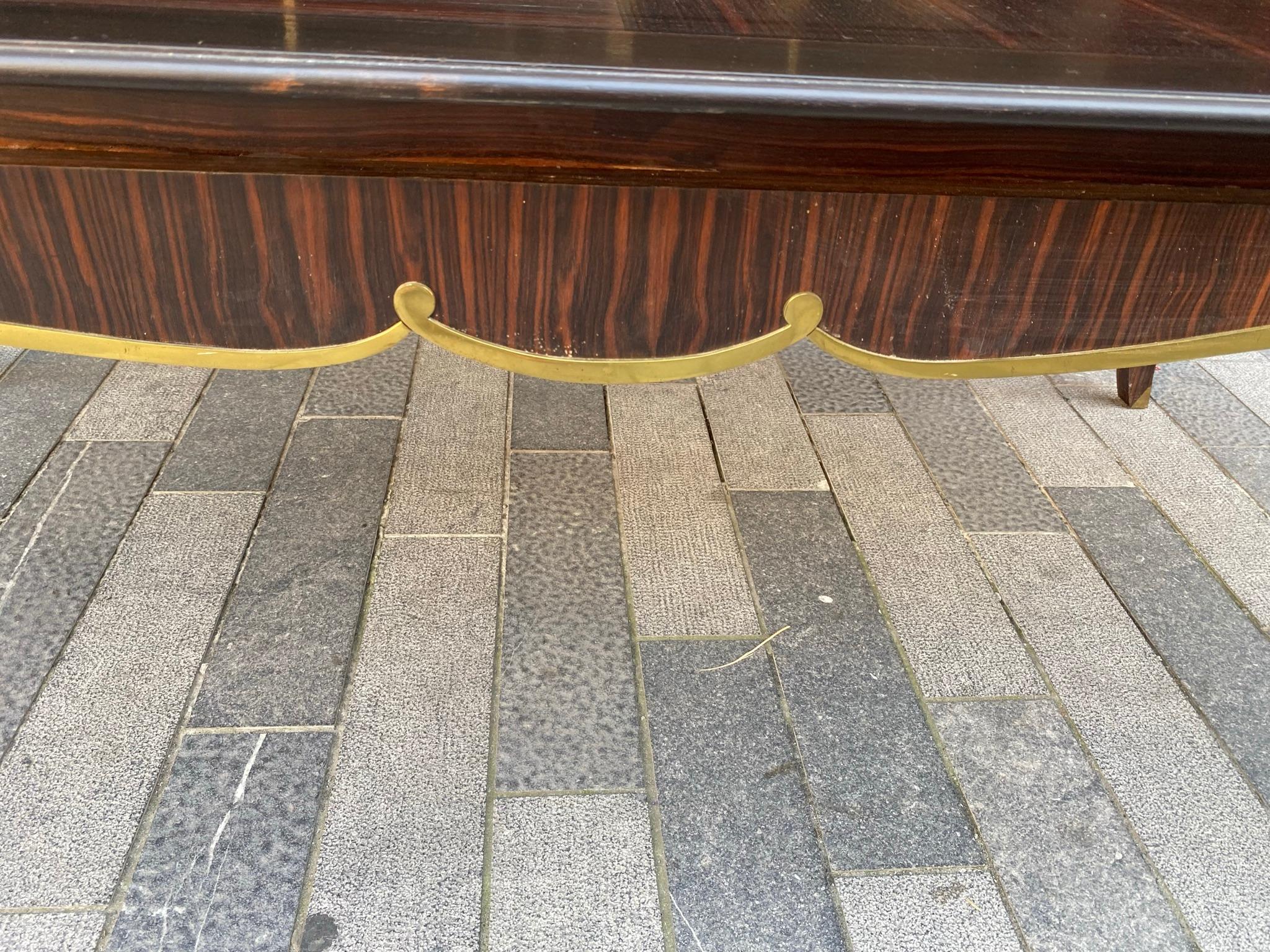 Français Grande table Art Déco rare en ébène de Macassar et bronze, vers 1930 en vente