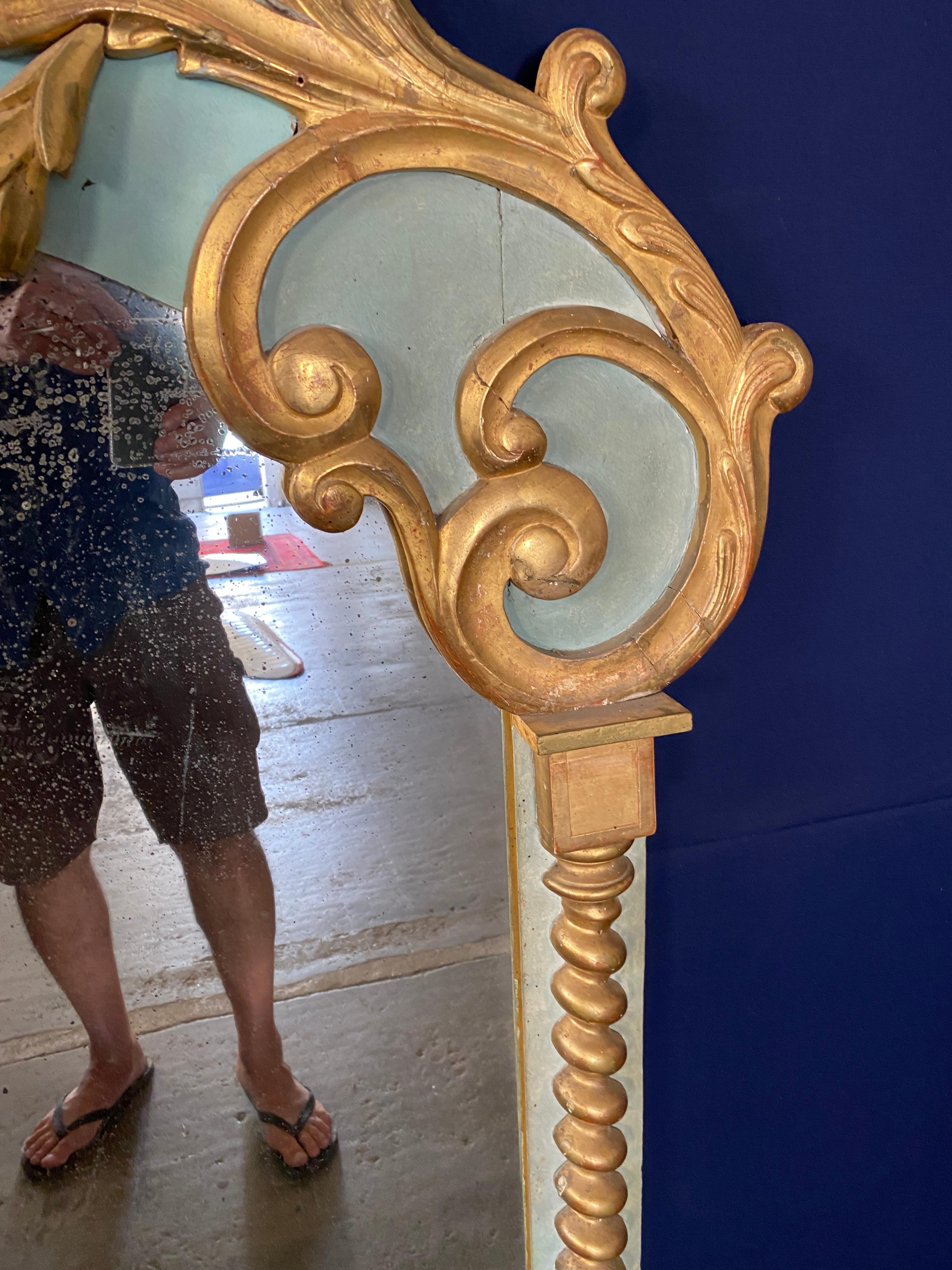 Grand miroir baroque rare, datant d'environ 1900 à 1930, en bois laqué et doré Bon état - En vente à Saint-Ouen, FR