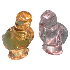 Raro y hermoso par de periquitos de cristal de Baccarat ámbar y transparente