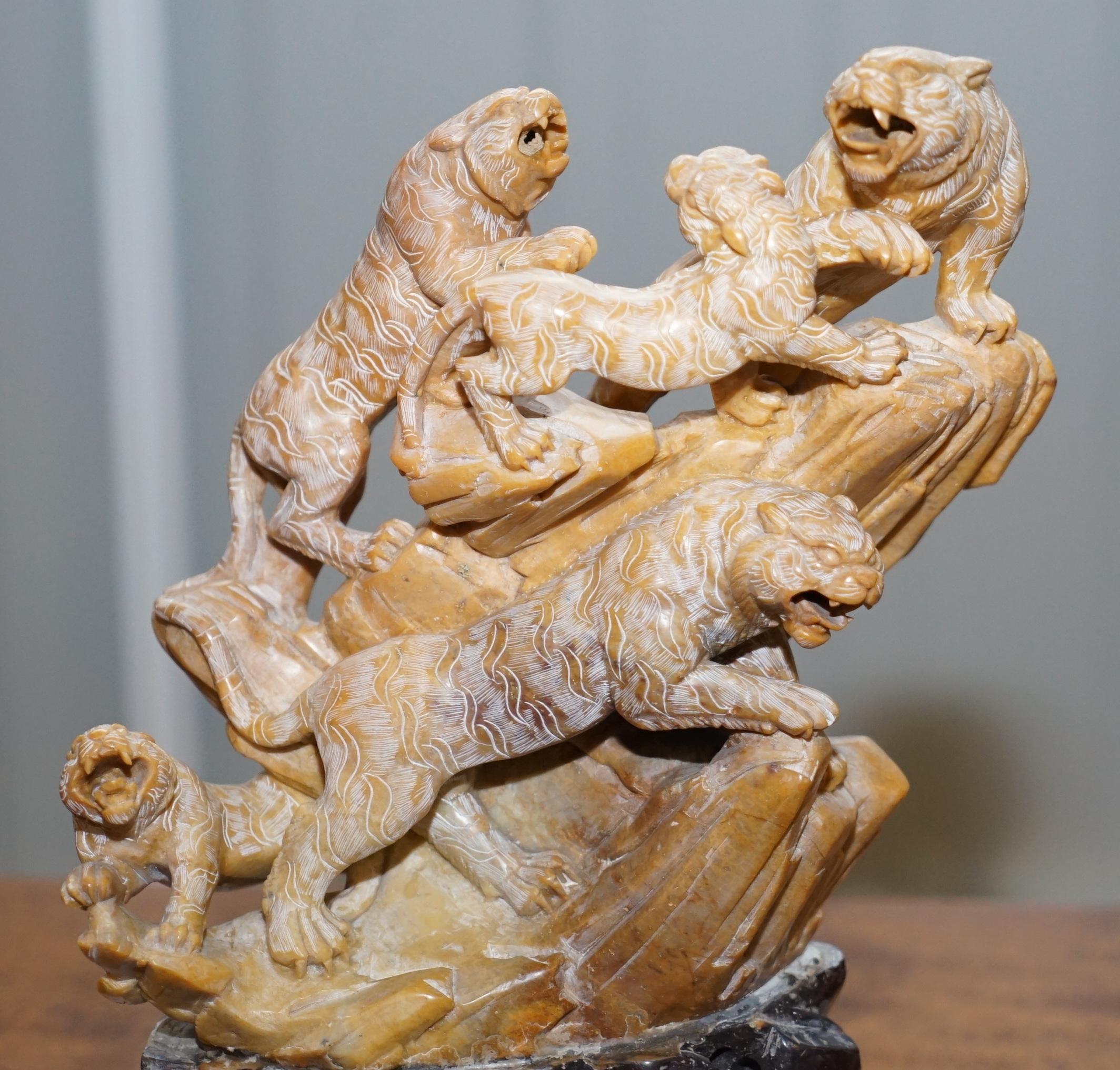 Chinois Rare grande exportation chinoise circa 1900 Shoushan Sculpture en pierre Pandas Grues Oiseaux en vente