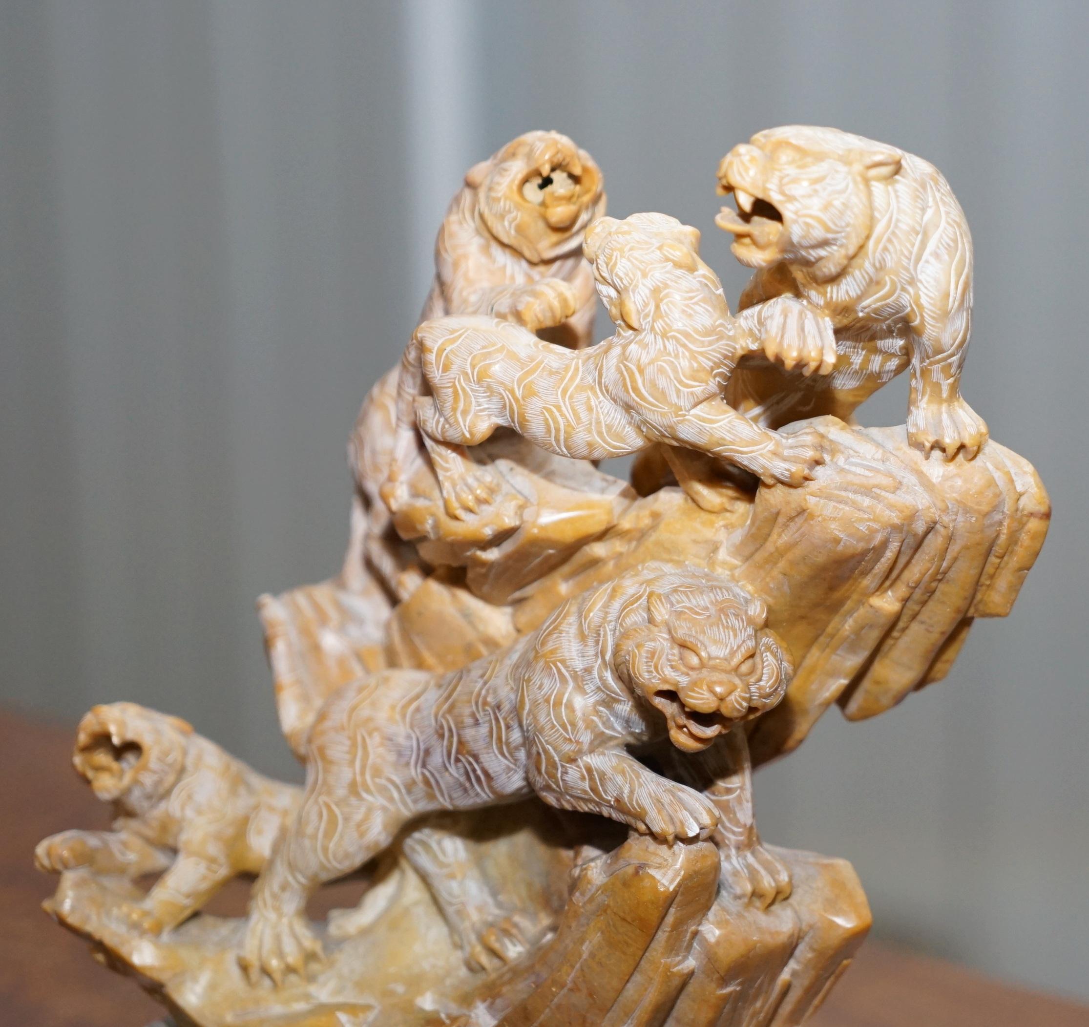Fait main Rare grande exportation chinoise circa 1900 Shoushan Sculpture en pierre Pandas Grues Oiseaux en vente