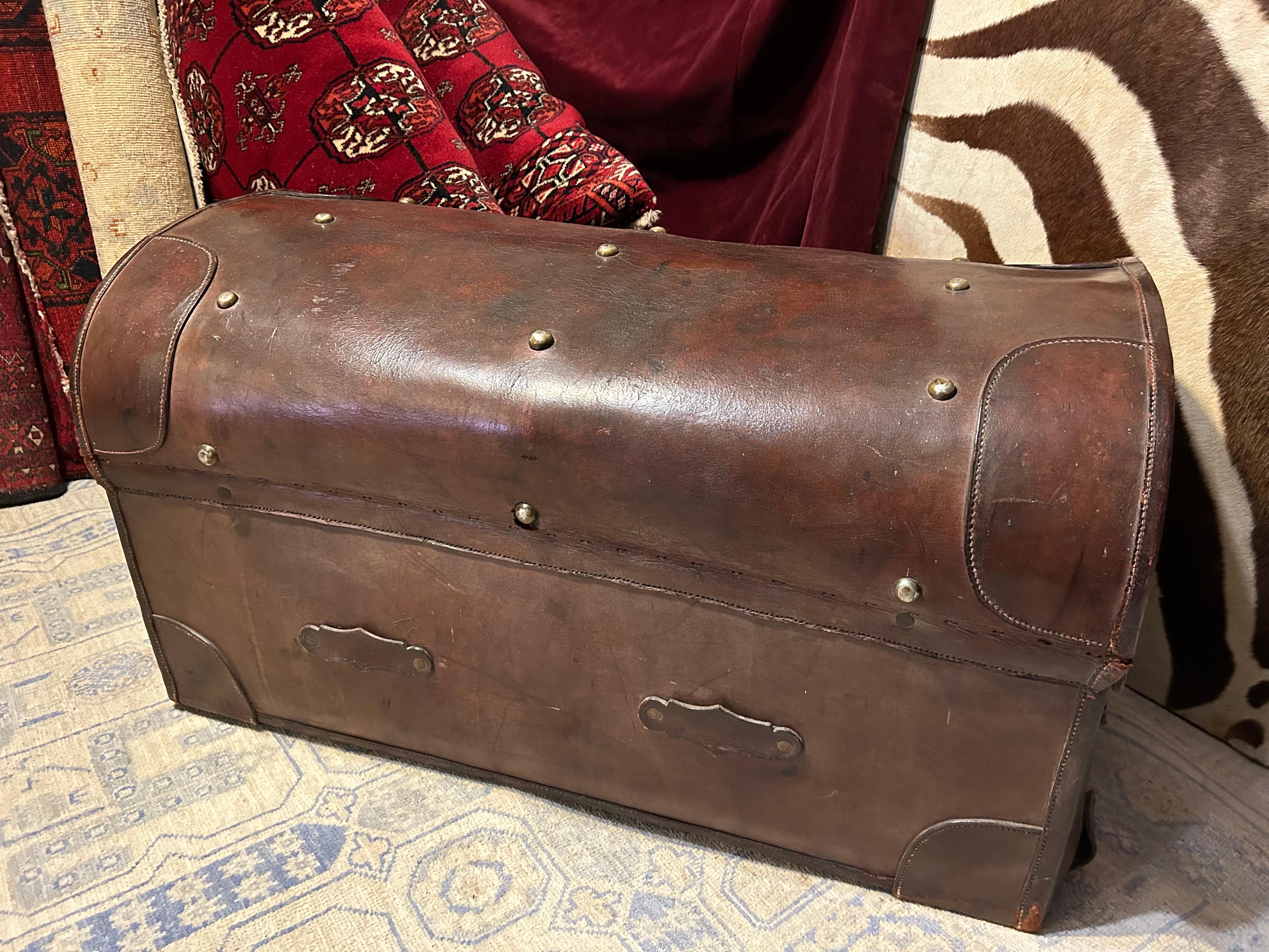 Rare Large Colonial British Raj All Leather Military Campaign Chest Stamped In Good Condition For Sale In Vancouver, British Columbia