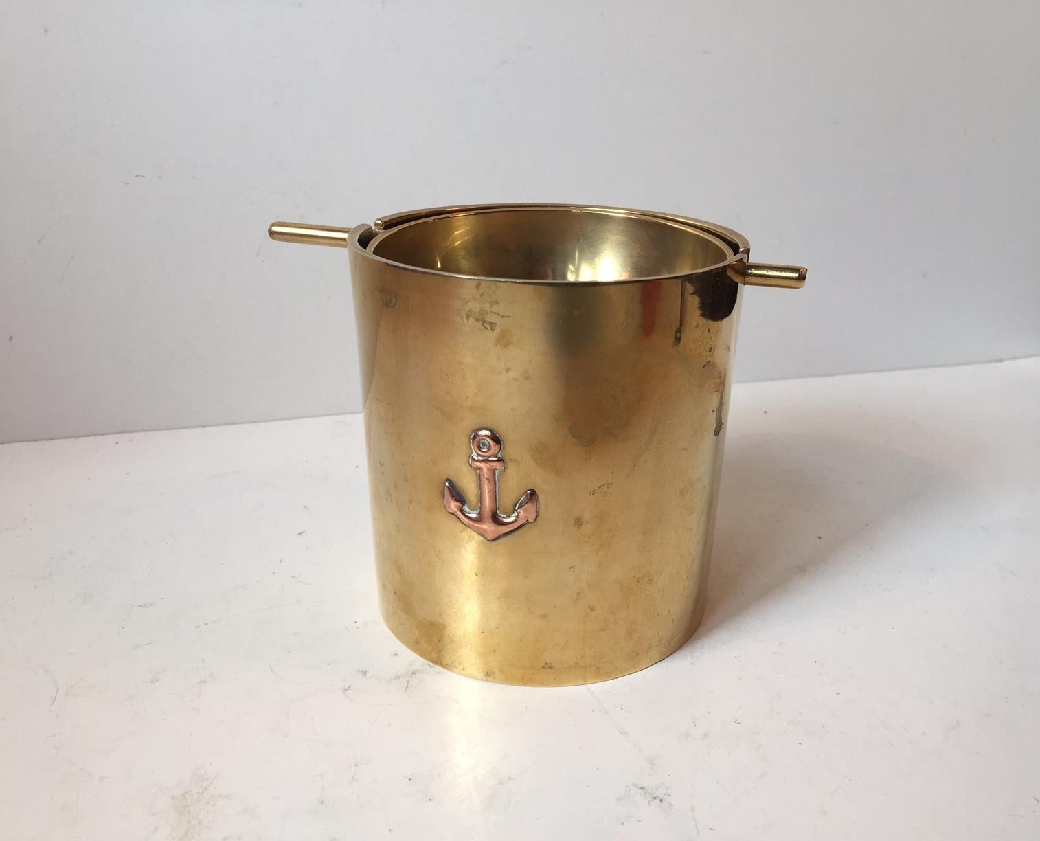 This brass version of the Cylinda-line ashtray was designed by Arne Jacobsen and manufactured by Stelton in a limited run in 1967. This, the large version or cigar ashtray, is by far the rarest of the two sizes it came in. Please notice that it has