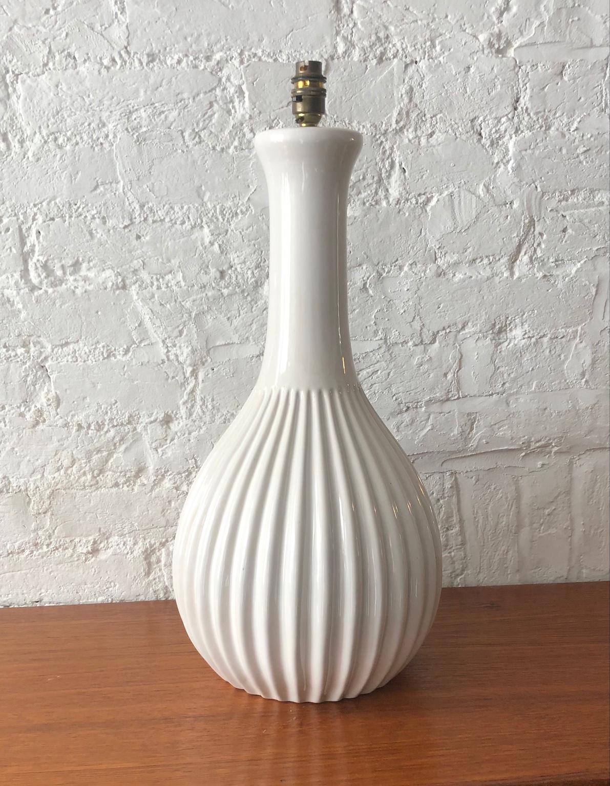 Rare Danish glazed ceramic lamp by Michael Andersen & Sons Danish, 1950s

A stunning large white glazed ceramic Lamp by Michael Andersen & Sons. 
The lamp is bottle form in shape with, a ribbed surface and a tall smooth neck.

Designed by