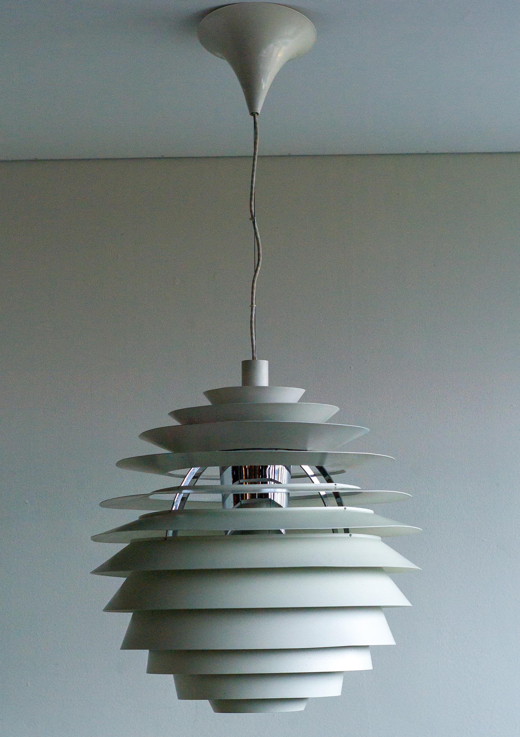 Seltene große frühe Poul Henningsen-Louvre-Anhänger von Louis Poulsen, 1962 im Angebot 3