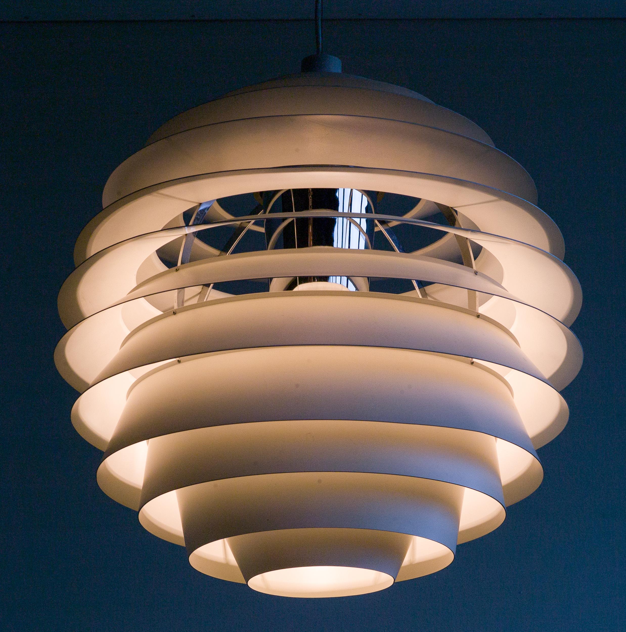 Seltene große frühe Poul Henningsen-Louvre-Anhänger von Louis Poulsen, 1962 (Moderne der Mitte des Jahrhunderts) im Angebot