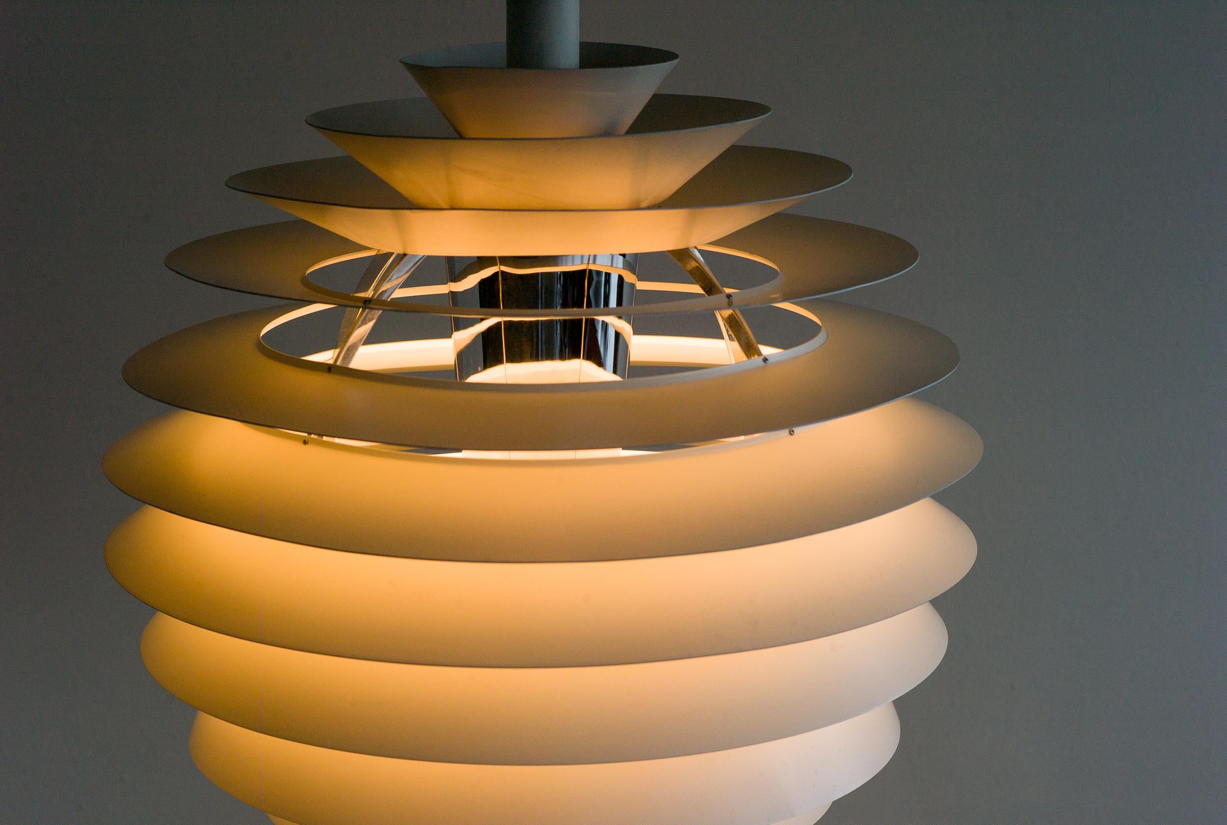 Seltene große frühe Poul Henningsen-Louvre-Anhänger von Louis Poulsen, 1962 (Dänisch) im Angebot