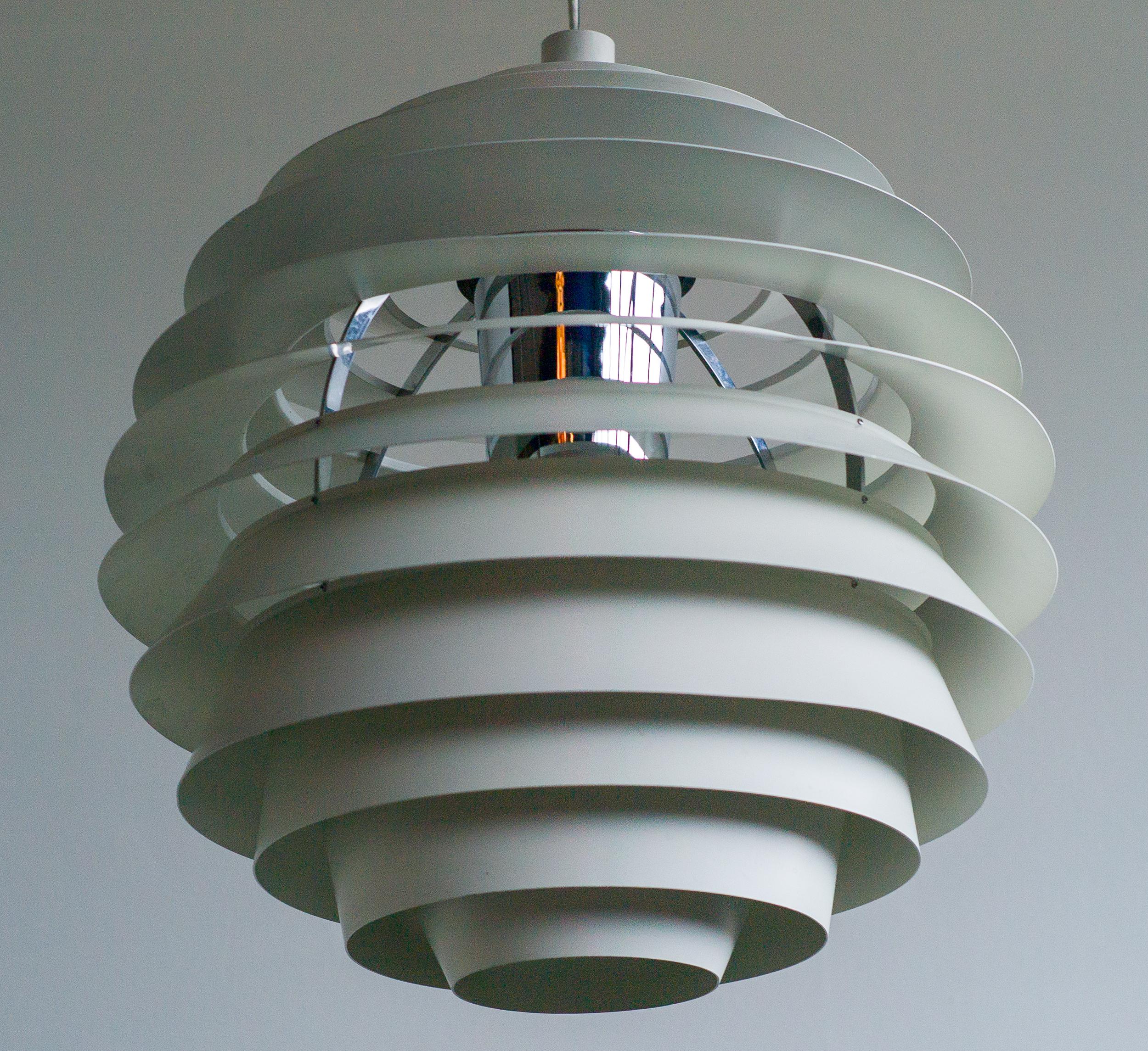 Seltene große frühe Poul Henningsen-Louvre-Anhänger von Louis Poulsen, 1962 (Aluminium) im Angebot
