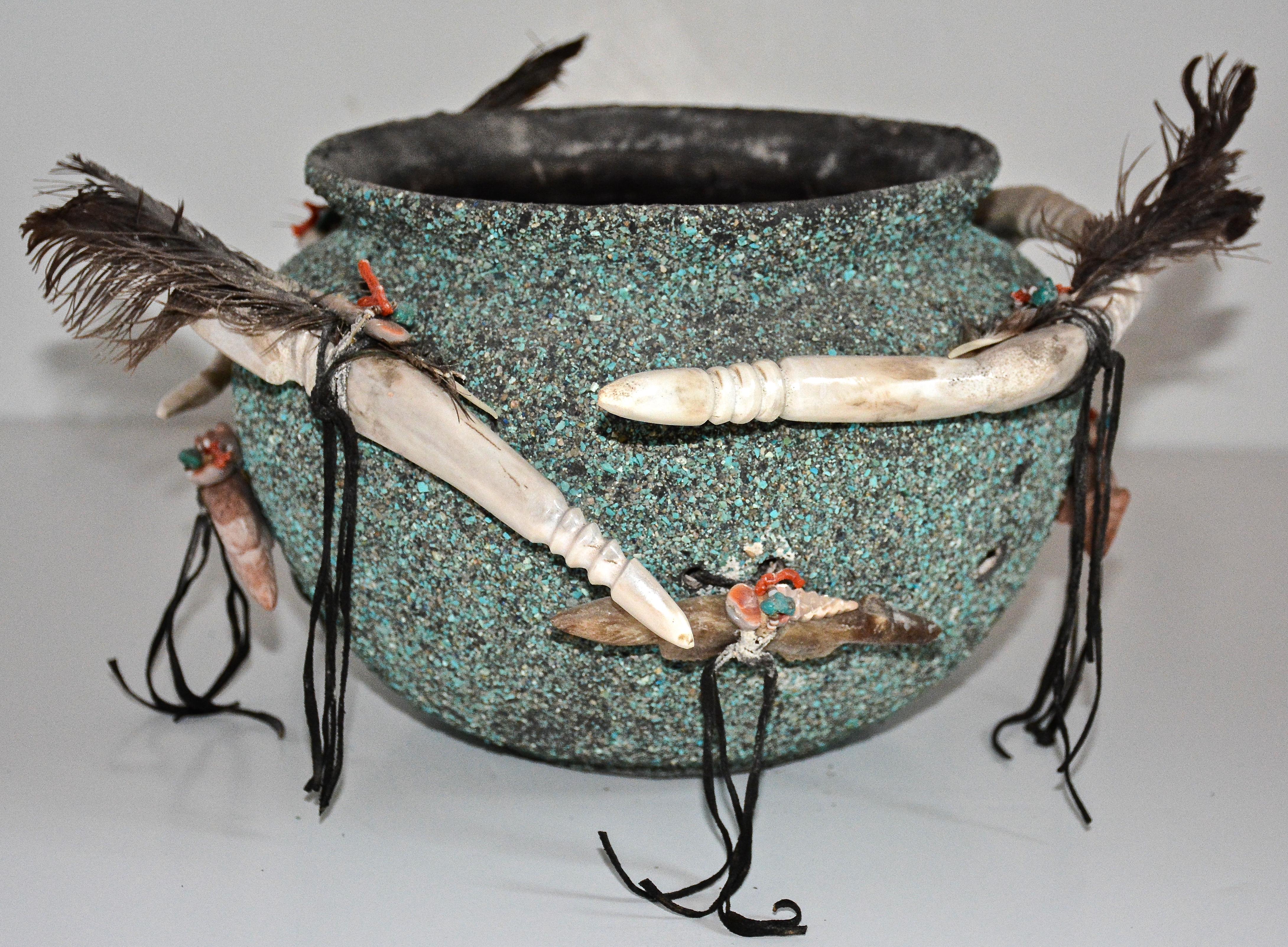 Rare, Large Edna Weahkee Leki Zuni Fetish Bowl, 1976 In Good Condition For Sale In Los Angeles, CA