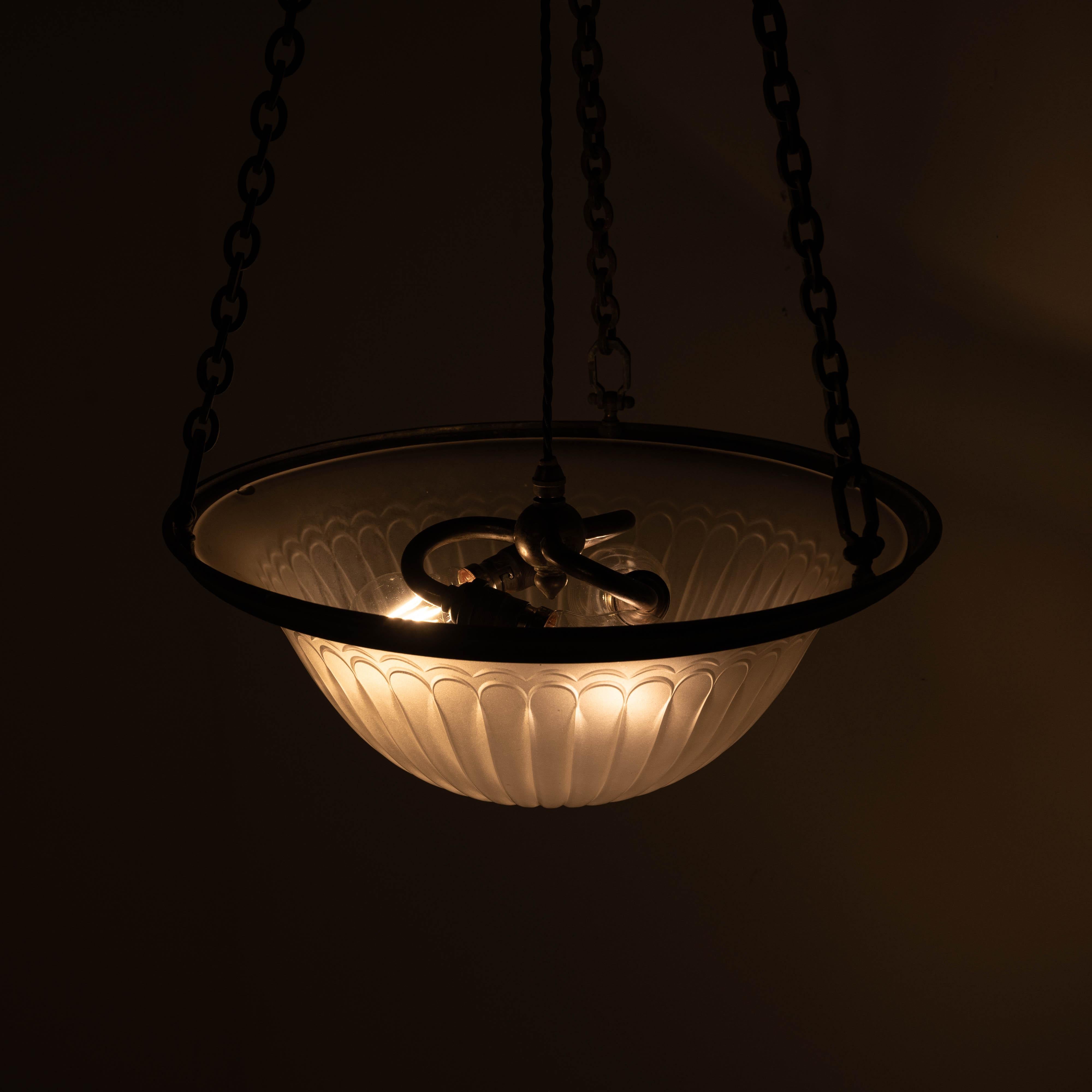 Raro Plafonnier F&C Osler di grandi dimensioni in vetro satinato, con montatura originale in bronzo fuso. in vendita 12