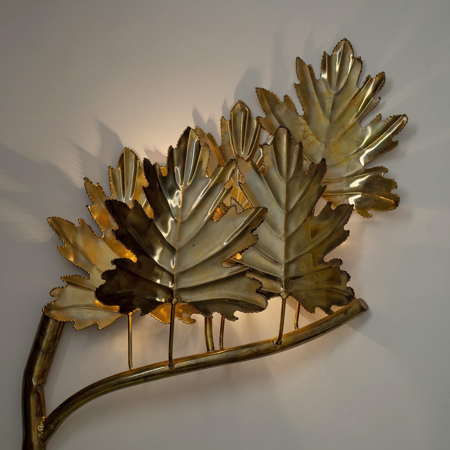 Rare Large French Brass Wall Light, circa 1980 In Good Condition For Sale In Vienna, AT