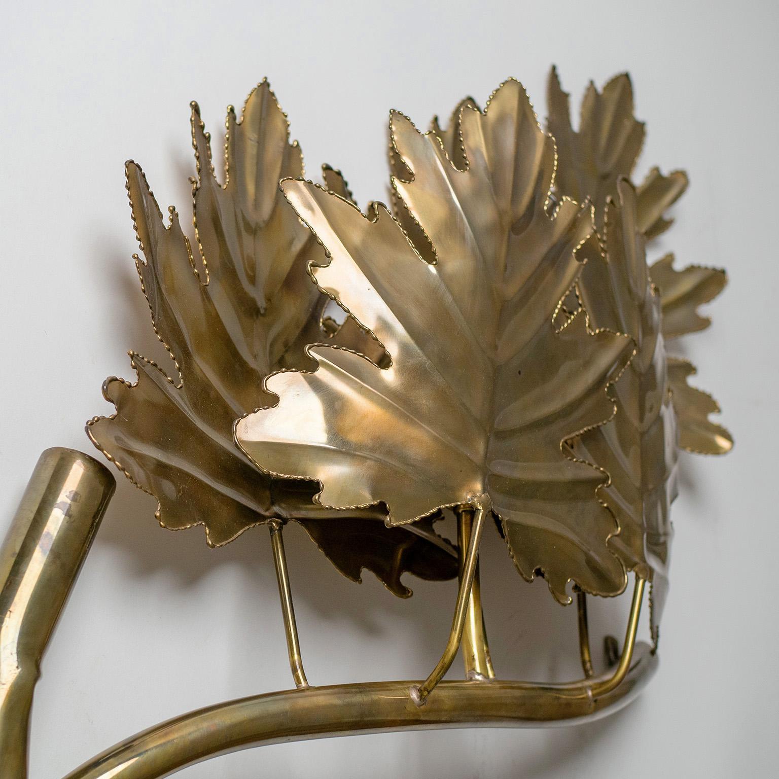 Rare Large French Brass Wall Light, circa 1980 For Sale 1