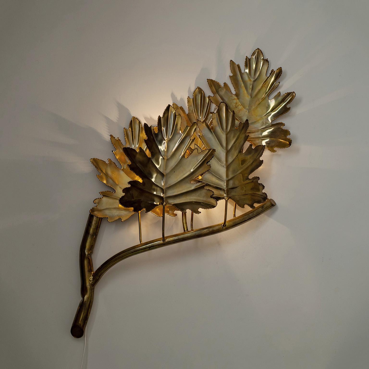 Rare Large French Brass Wall Light, circa 1980 For Sale 3