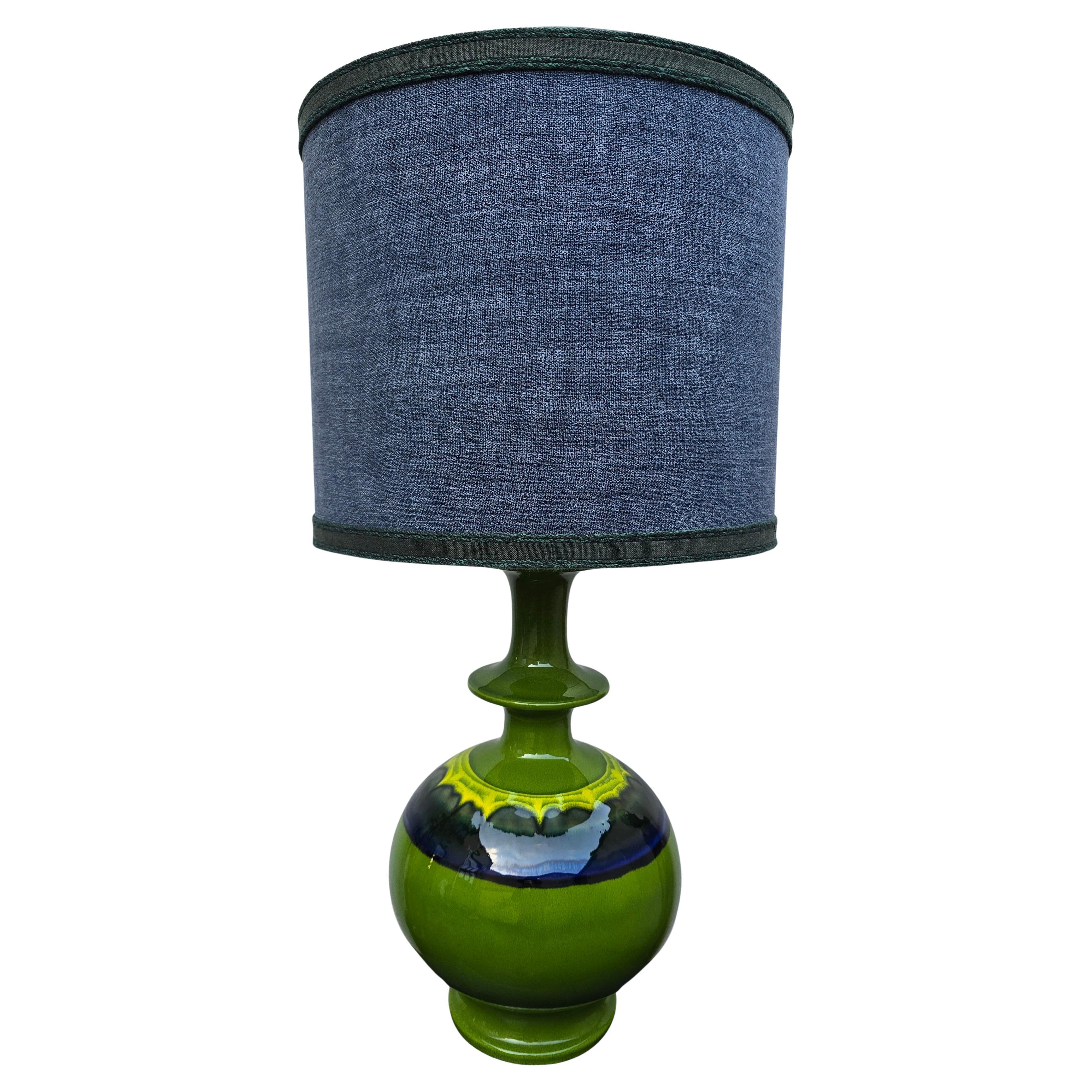 Rare German Pottery Table Lamp by Hutschenreuther Le Lion – 1960s

This striking ceramic table lamp is a stunning example of the expressive and artistic style of the 1960s. Created by the renowned German manufacturer Hutschenreuther Le Lion, this