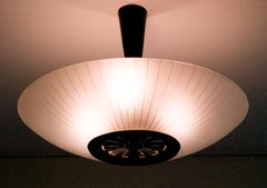 Rare grande suspension en verre de Louis Kalff pour Philips, icône de la modernité du milieu du siècle dernier