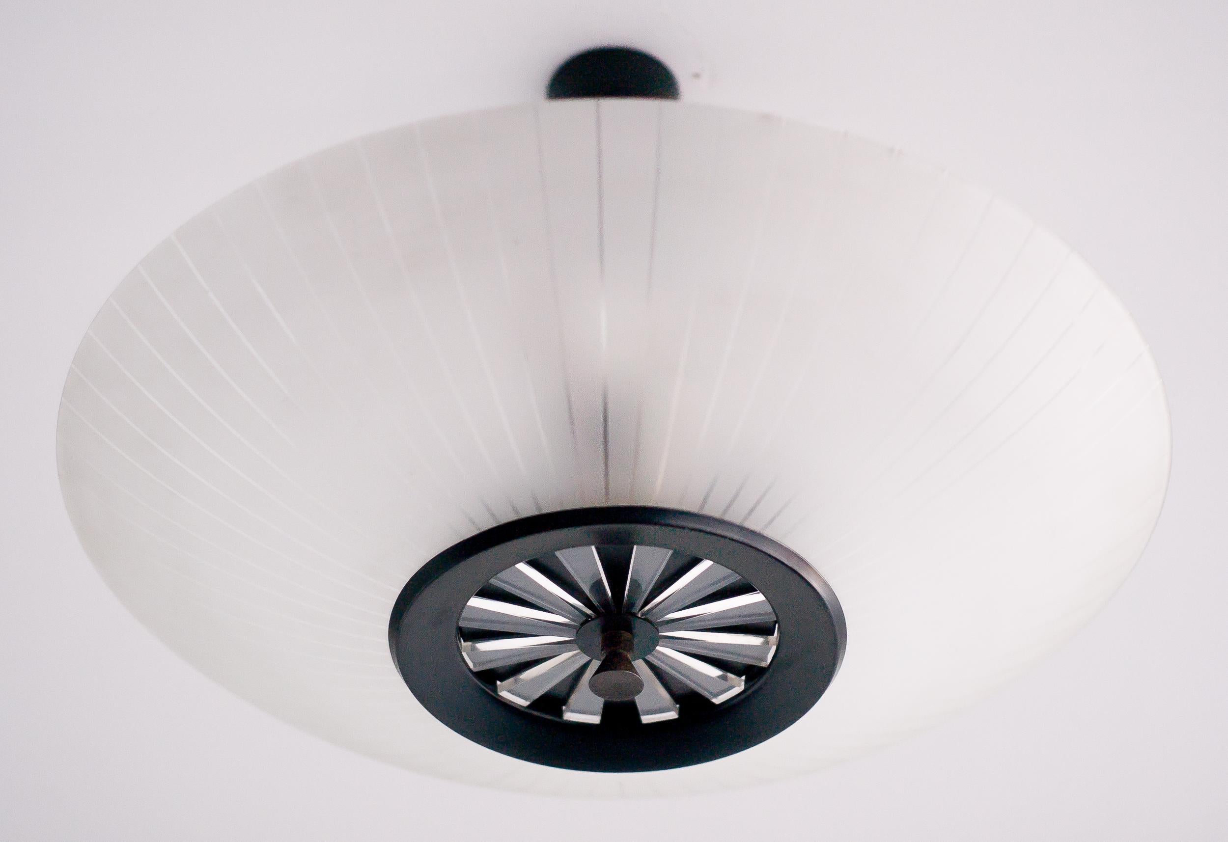 Raro grande ciondolo in vetro di Louis Kalff per Philips, icona della modernità di metà secolo In condizioni buone in vendita a Dronten, NL