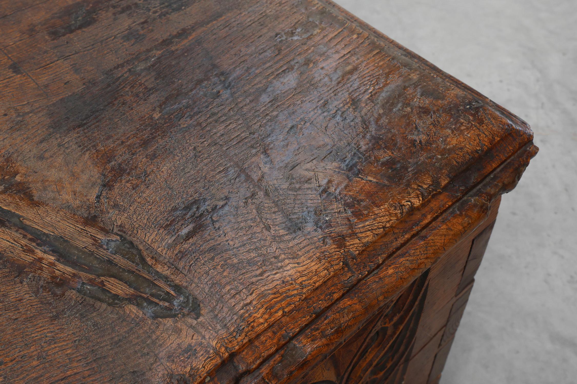 Seltene große gotische Truhe aus massiver Eiche, 16. Jahrhundert, Frankreich, geschnitzt im Angebot 9