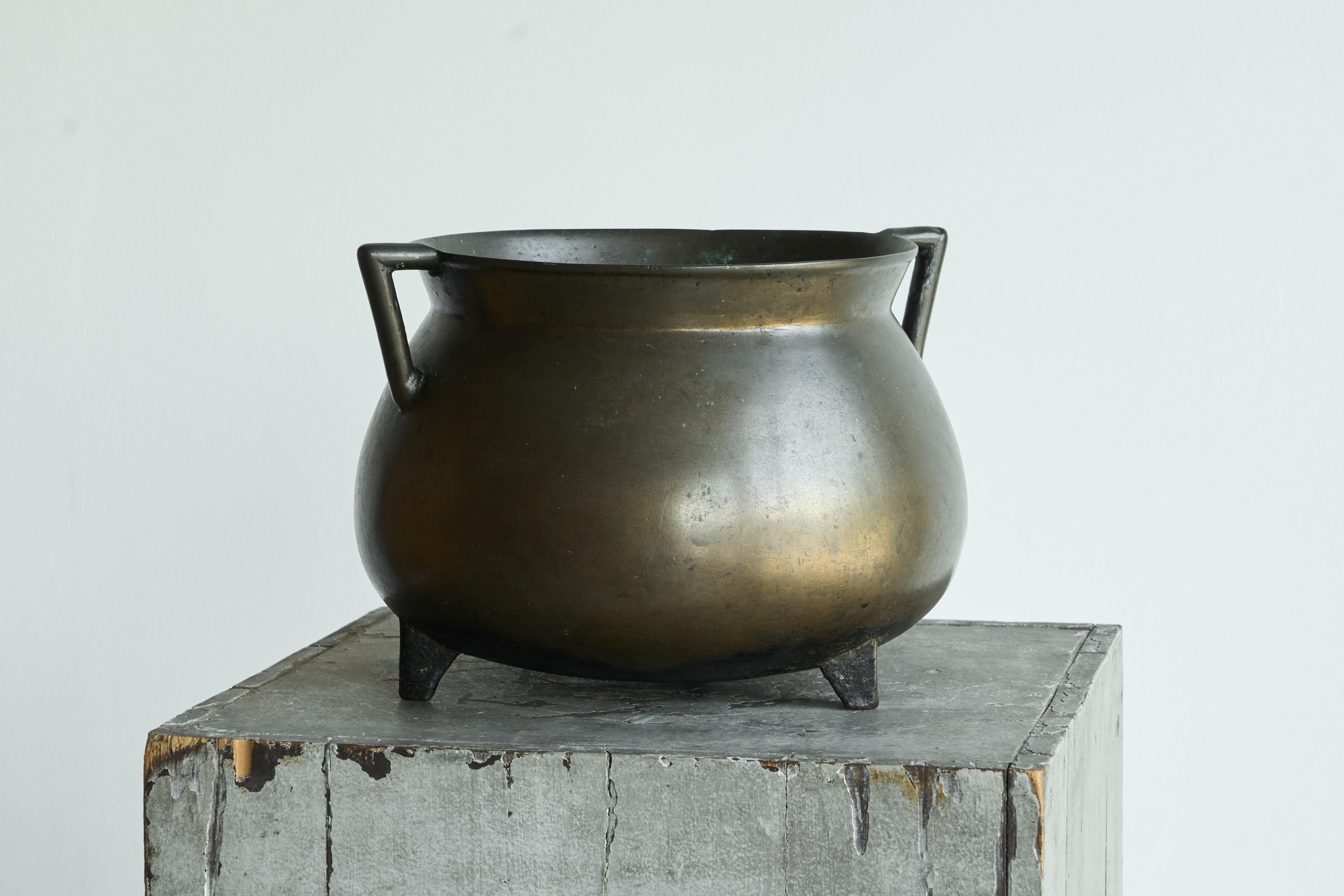 Bronze Rare grand chaudron à raisin du 16e siècle en bronze massif en vente