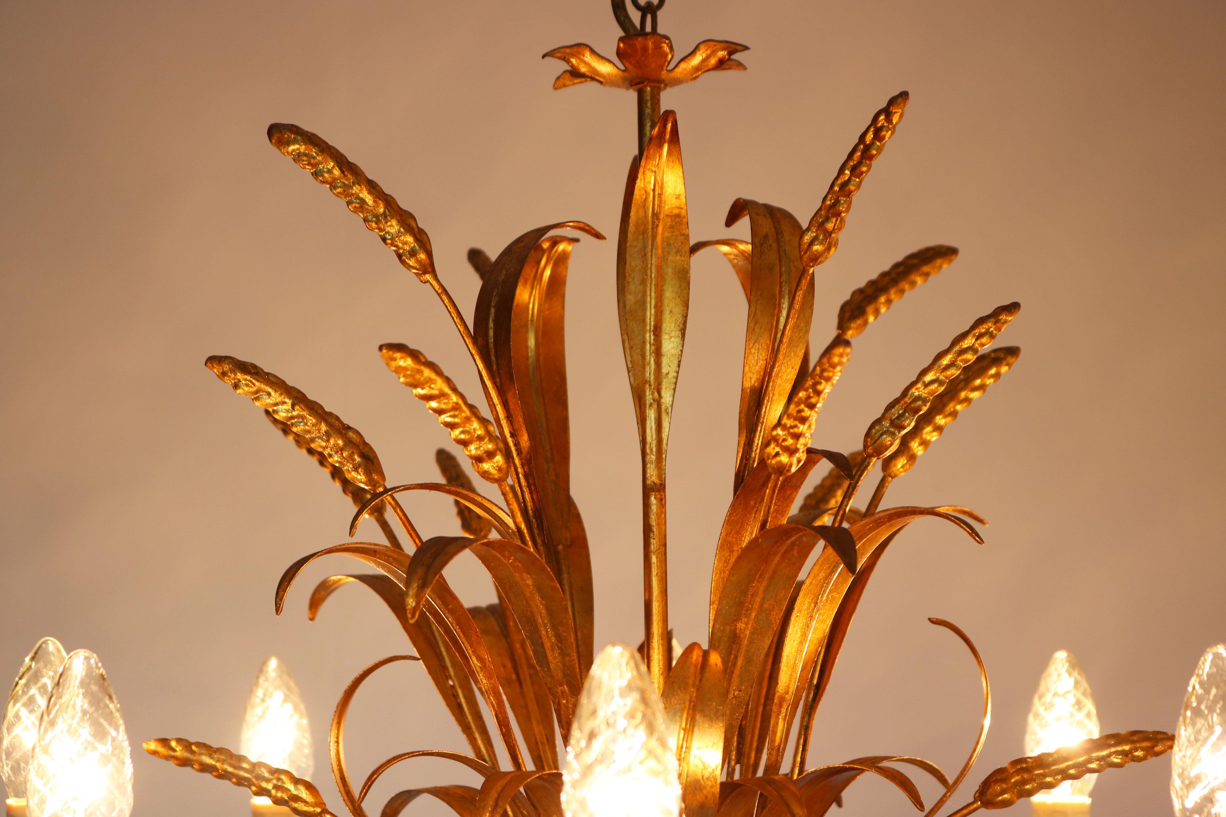 Fatto a mano Raro grande lampadario Hans Kögl 1970 ''Cheaf of wheat'' Holywood Regency 8 braccia in vendita