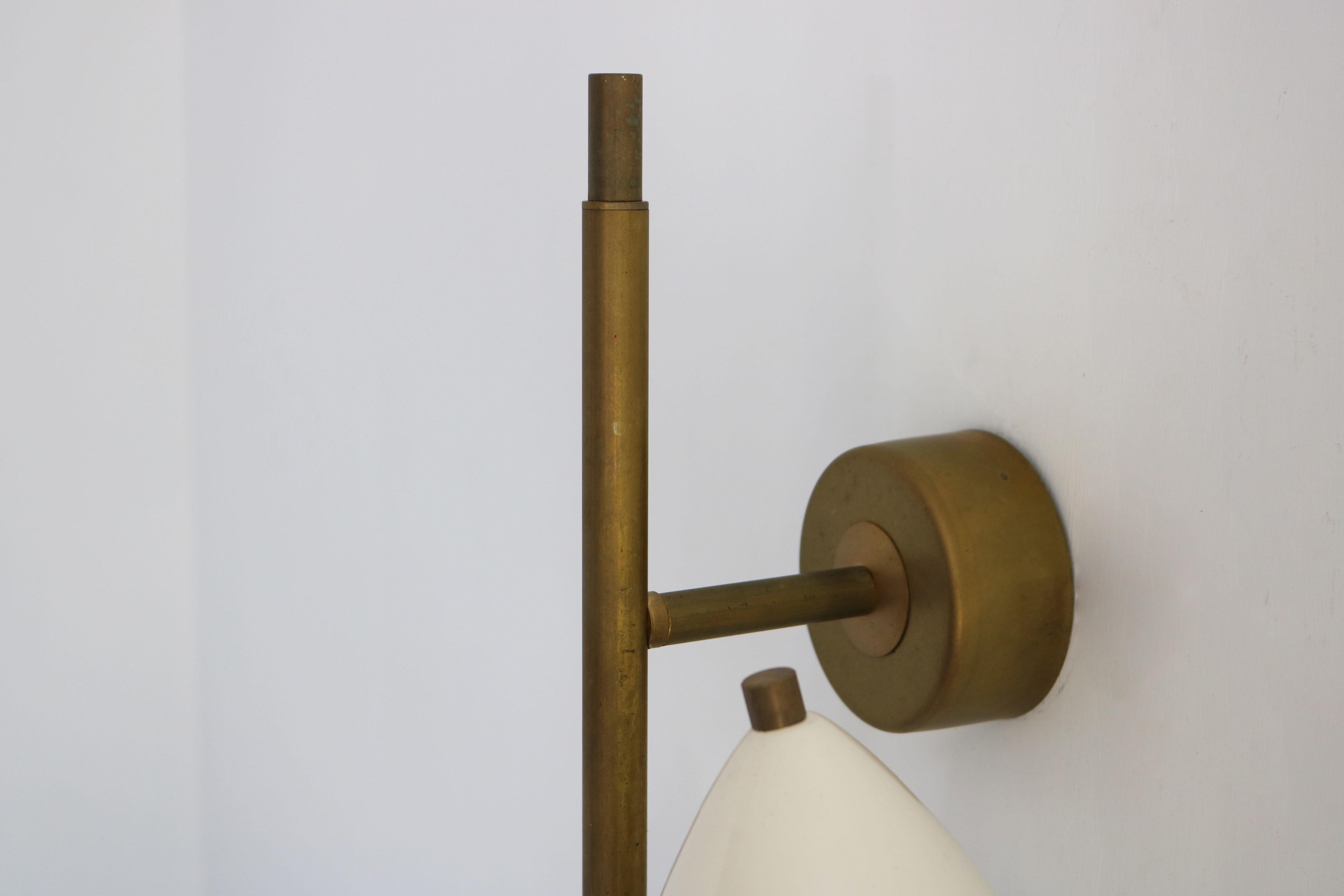 Italiano Rara applique/applique di design italiano di grandi dimensioni attr. a Stilnovo 1950 in ottone bianco