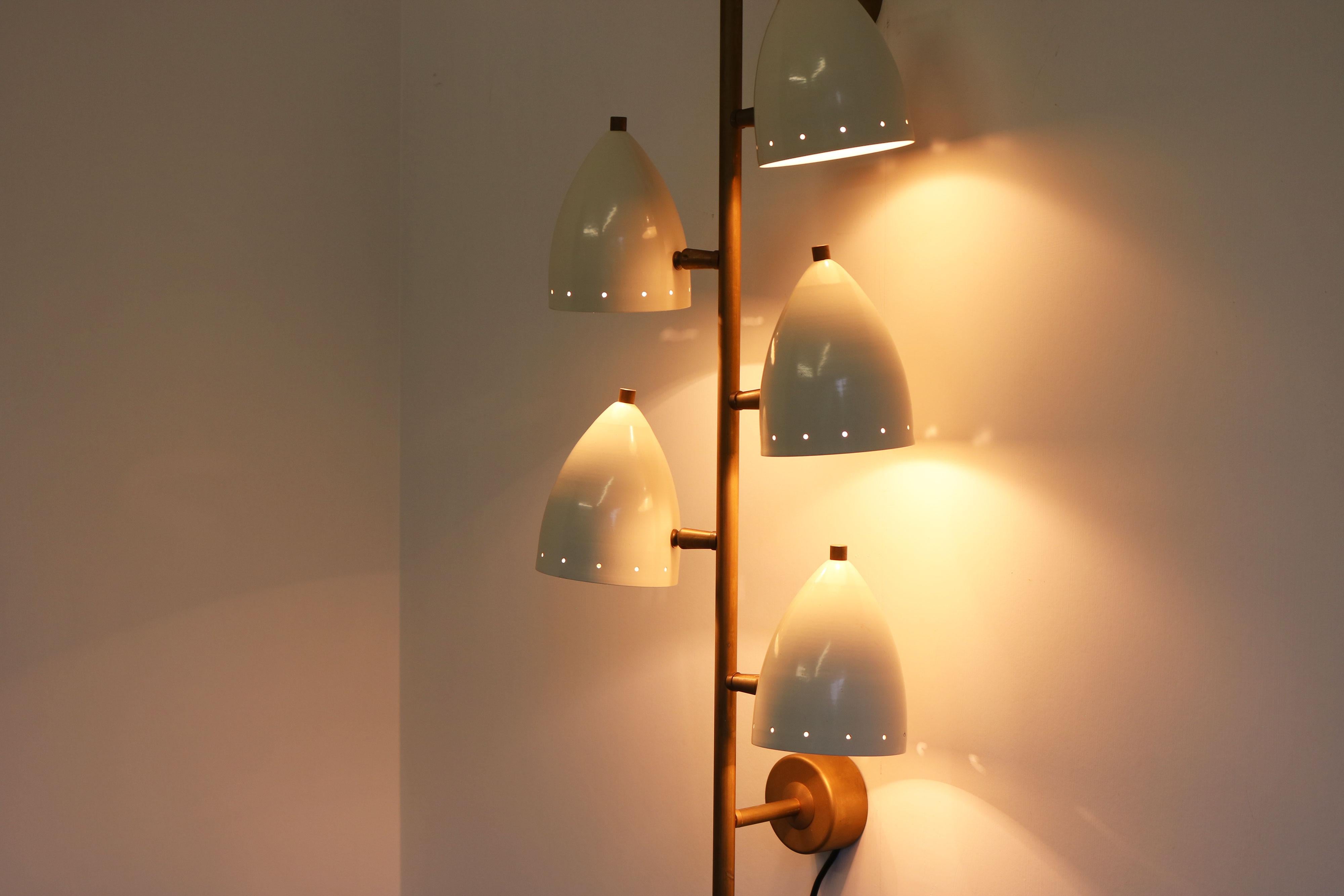 Metà XX secolo Rara applique/applique di design italiano di grandi dimensioni attr. a Stilnovo 1950 in ottone bianco