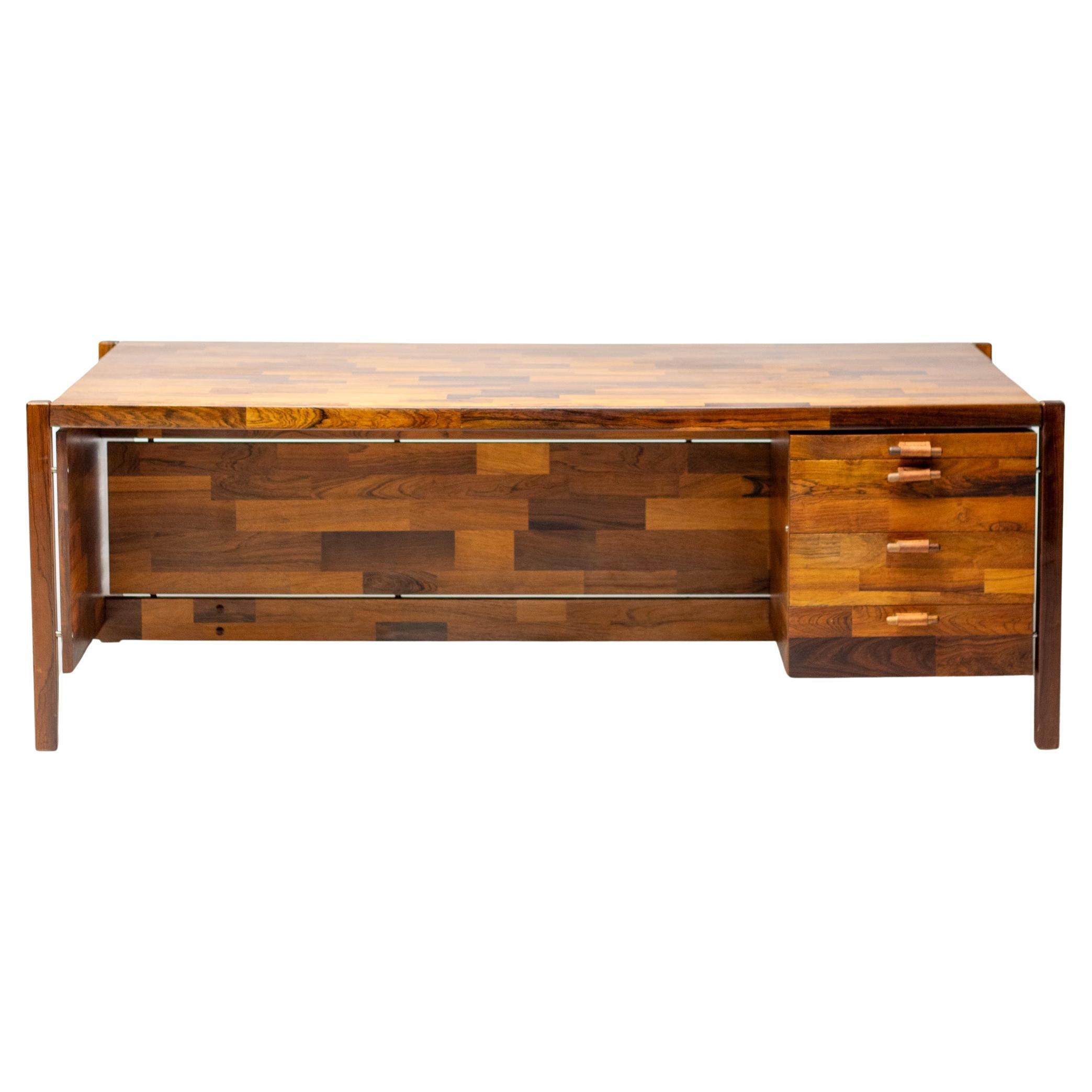 Rare Large Jacaranda Executive Desk by Jorge Zalszupin, L’Atelier São Paulo 1960 en vente