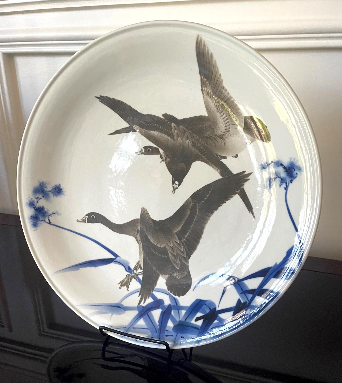Rare Large Japanese Porcelain Presentation Plate Makuzu Kozan In Good Condition For Sale In Atlanta, GA