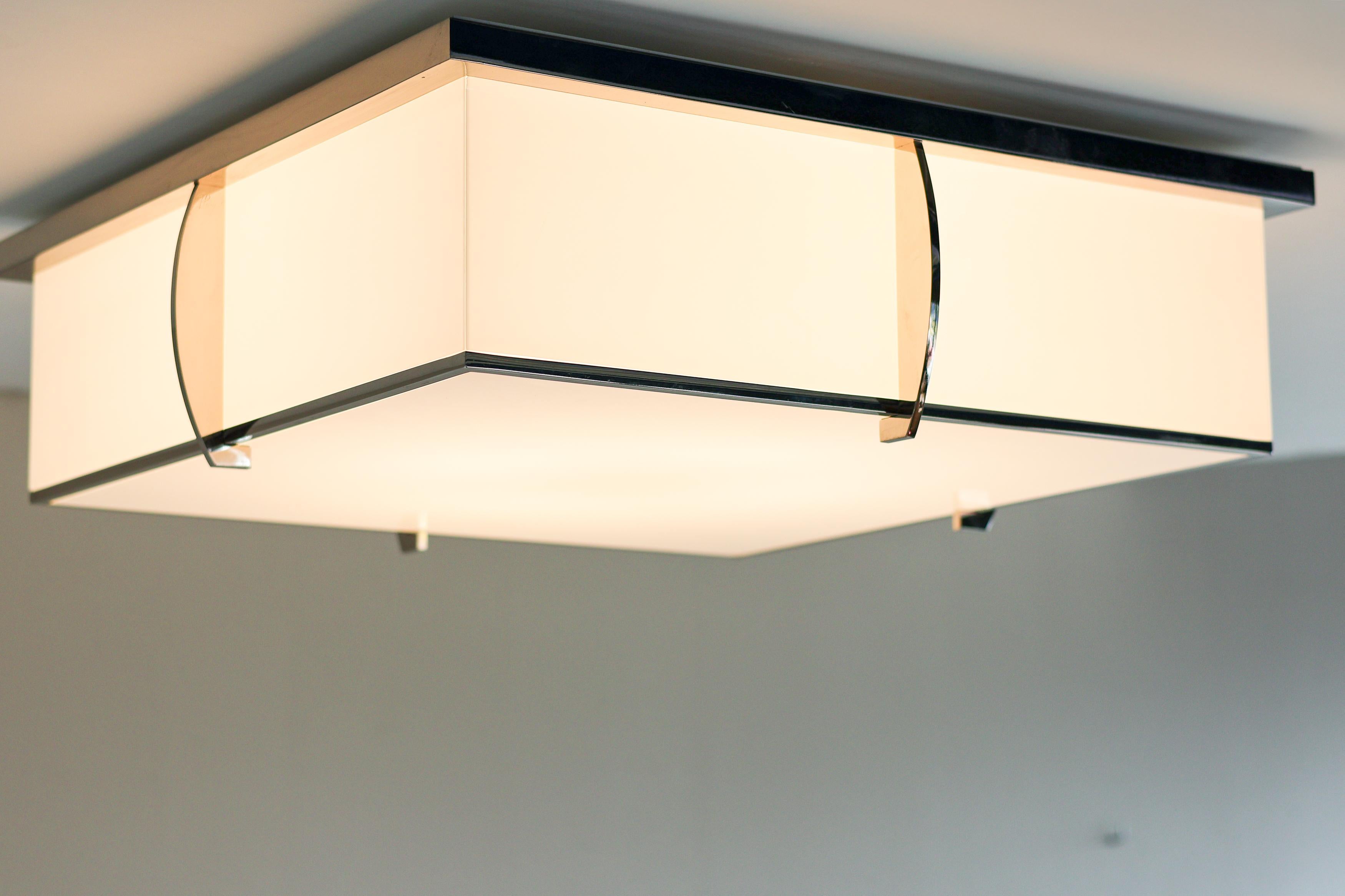 An exceptional example of Jean Perzel’s timeless mastery, this Model N°359 ceiling lamp exudes both elegance and modernist precision. Designed in the mid-20th century by one of France’s most celebrated lighting designers, it features the clean