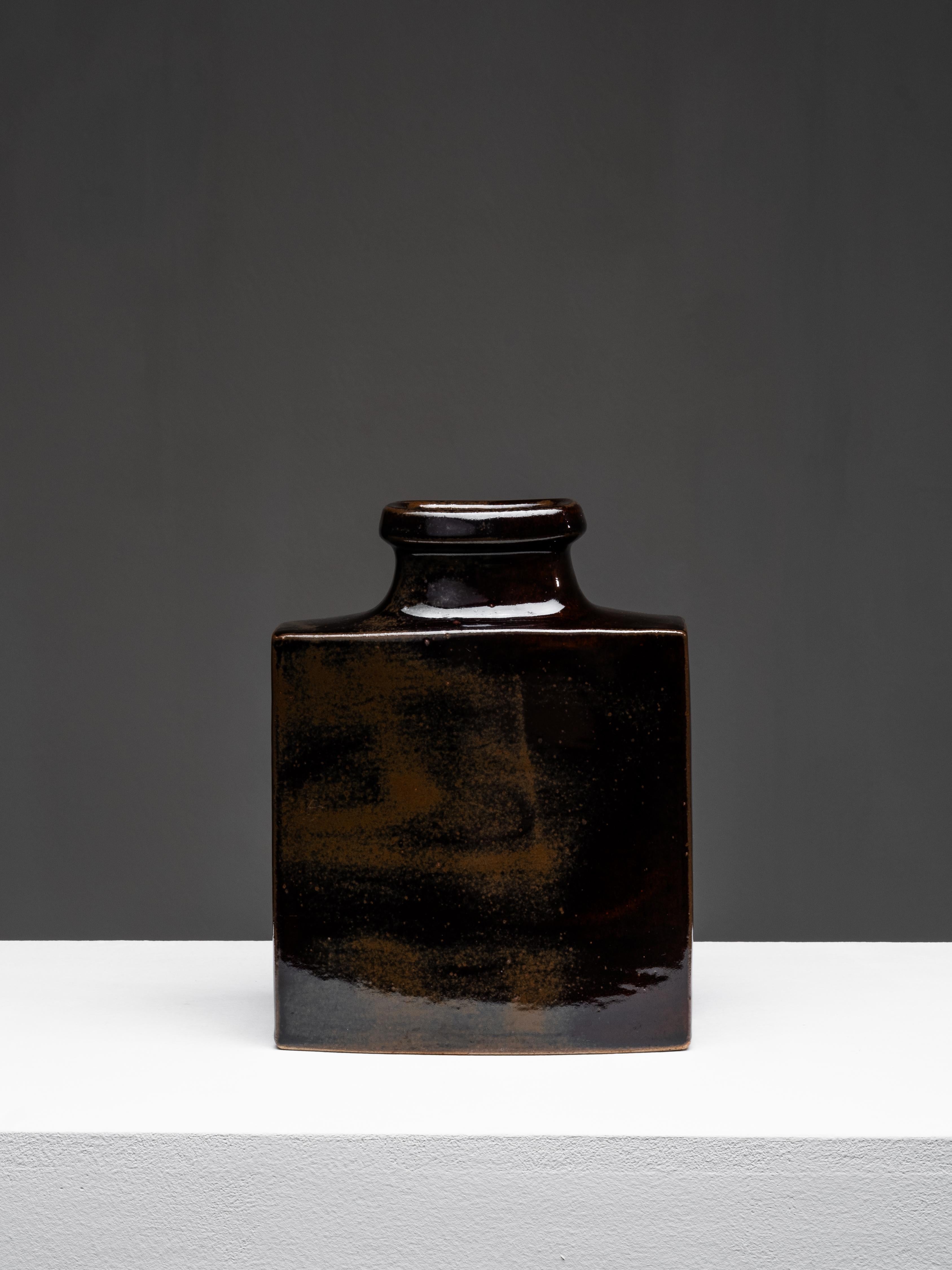 A rare, large stoneware vase with a bold, modernist - almost brutalist - form; a true standout of Scandinavian modern design. Designed by Christine Konschak for Knabstrup Keramik’s Atelier line, Denmark, 1960s. The tall rectangular shape with soft