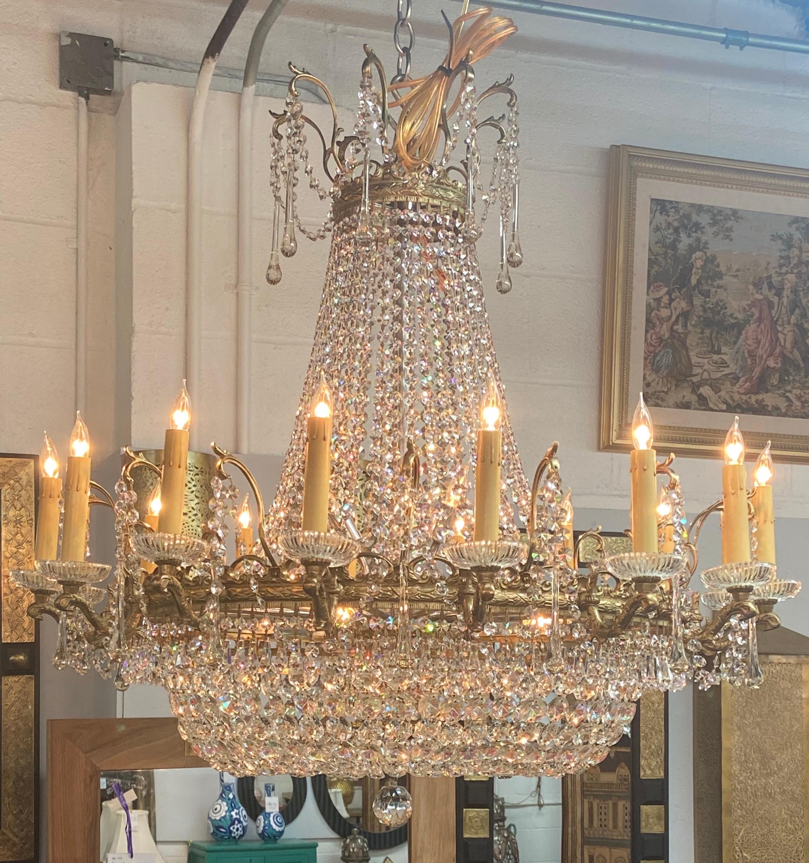19th Century Large Louis XVI Empire Style Bronze and Crystal Chandelier In Good Condition For Sale In Plainview, NY