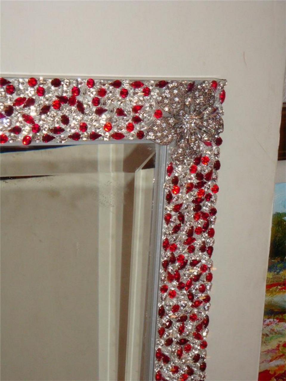 Espejo Floral con Elementos de Cristal de Rubí de Swarovski, Raro y Precioso en venta 1