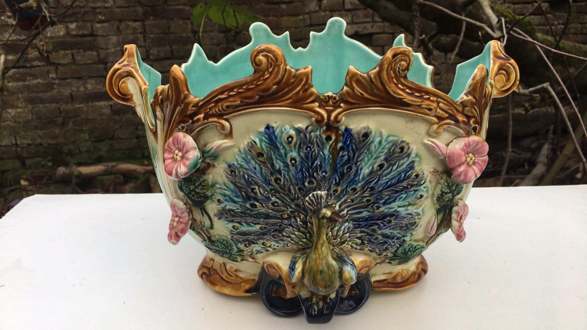 Large majolica peacock jardinière signed Onnaing, circa 1880.
Peacock on the two sides.