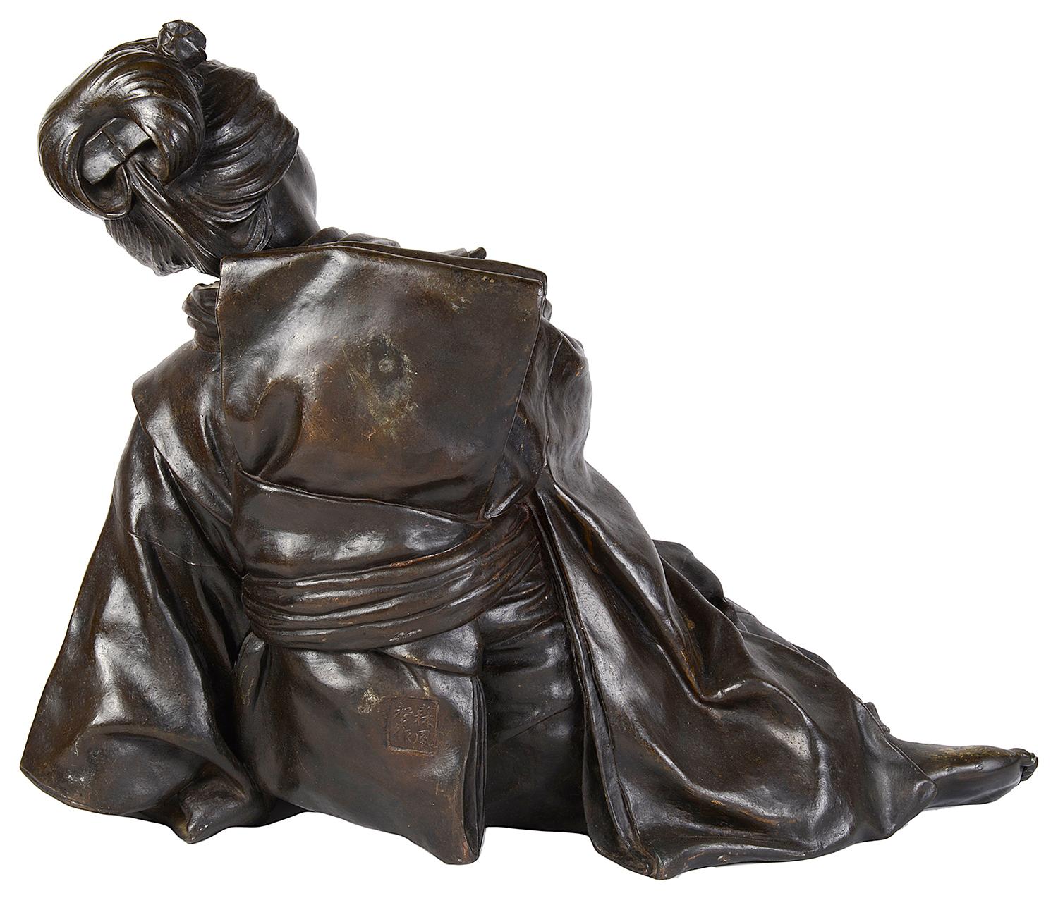 Rare Large Meiji Period Bronze of a Reclining Female In Good Condition For Sale In Brighton, Sussex