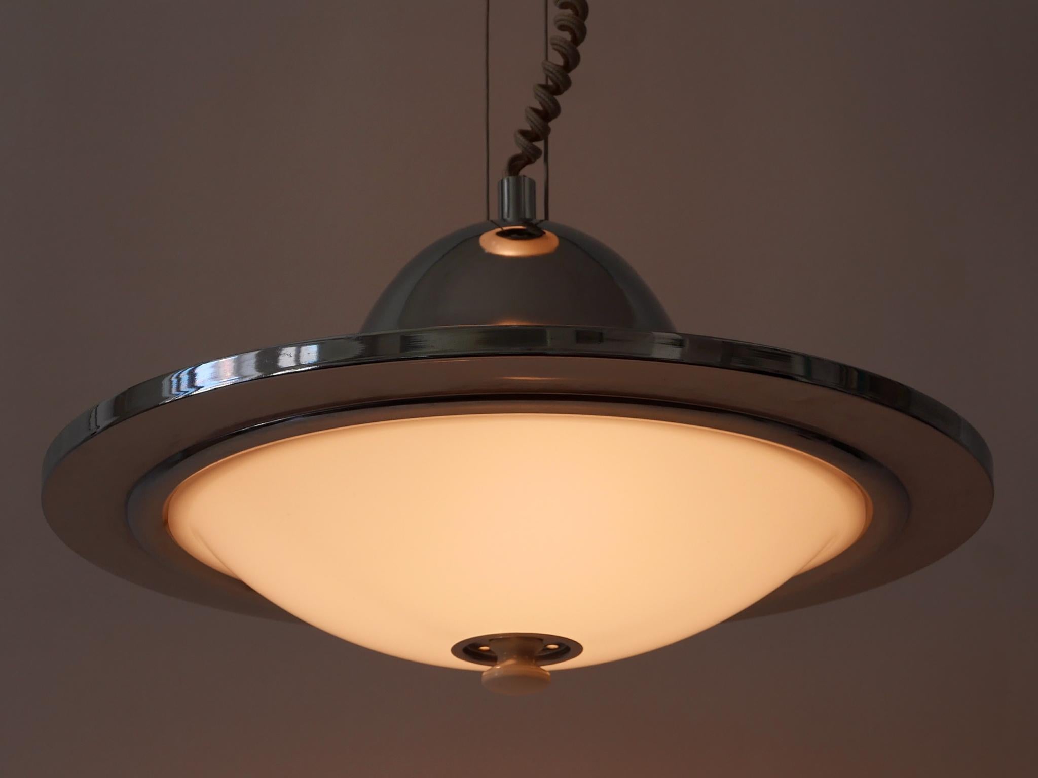 Rare & Large Mid-Century Modern Counterweight Pendant Lamp 'UFO' Italy 1960s For Sale 3