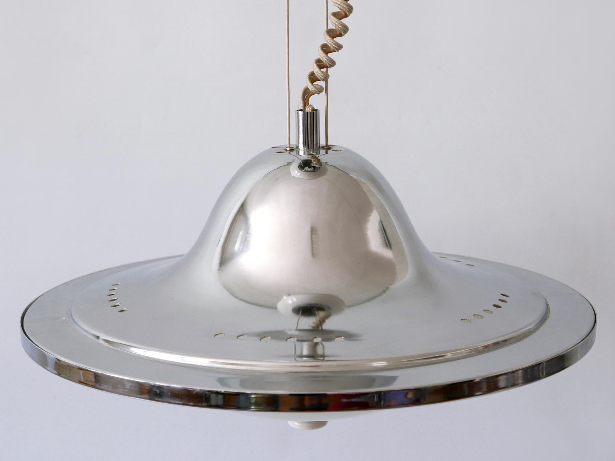 Rare & Large Mid-Century Modern Counterweight Pendant Lamp 'UFO' Italy 1960s For Sale 4